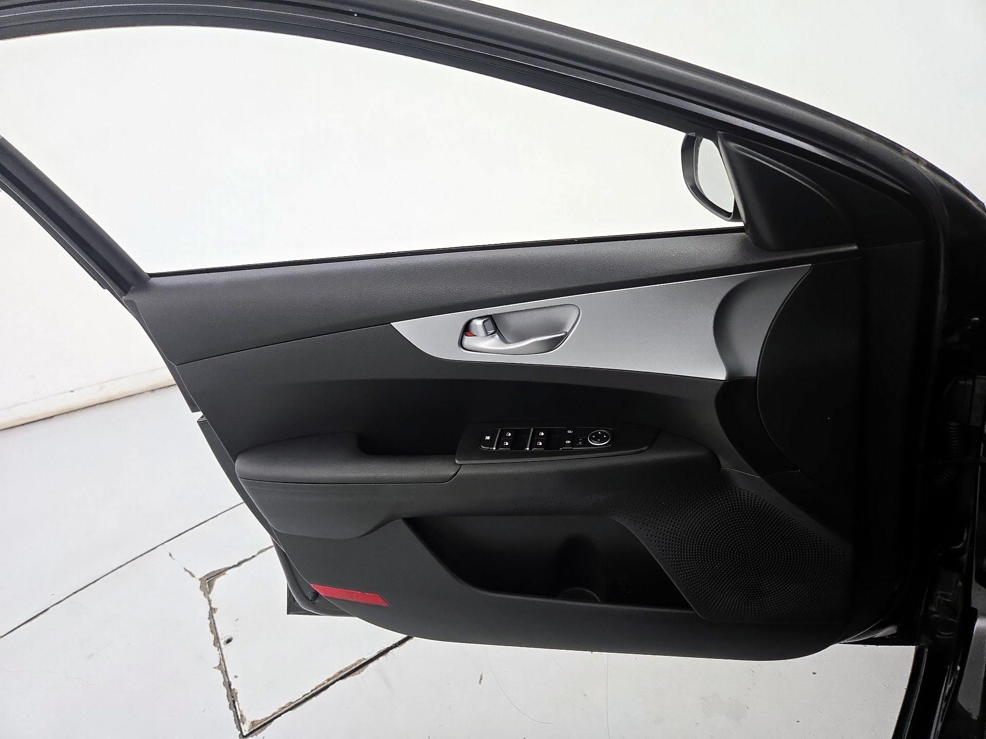 Thumbnail: 2023 Kia Forte - 12
