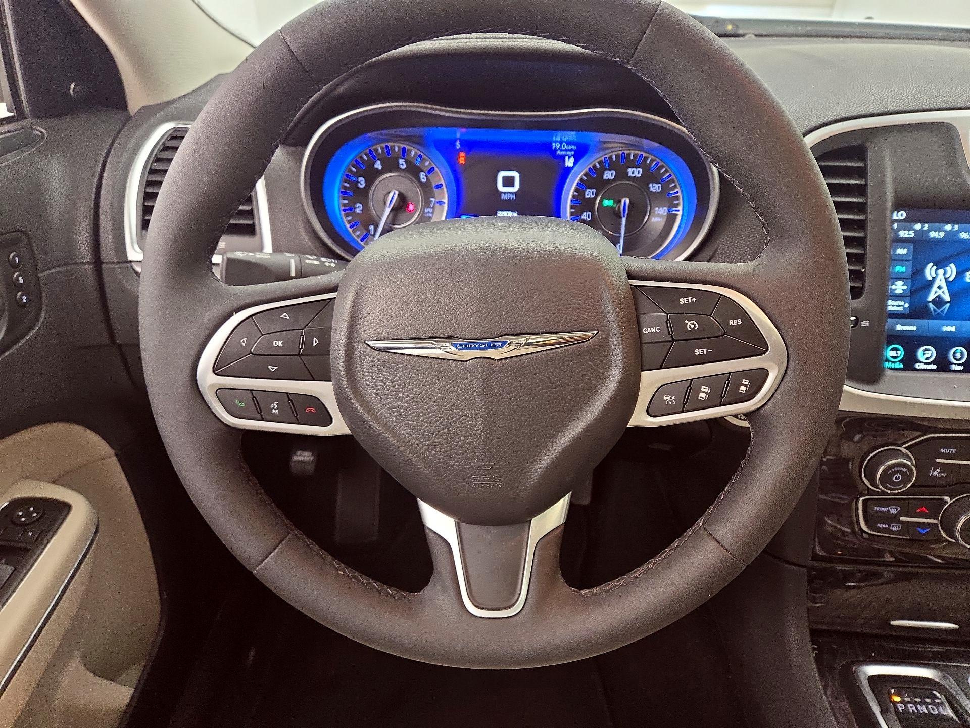 Thumbnail: 2023 Chrysler 300 - 10