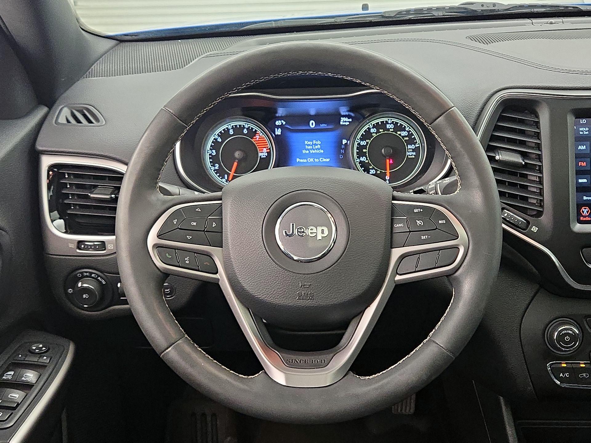 Thumbnail: 2021 Jeep Cherokee - 10