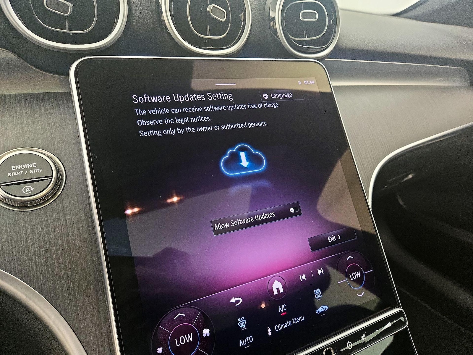 2025 Mercedes-Benz C-Class Sedan C 300 - Photo 16