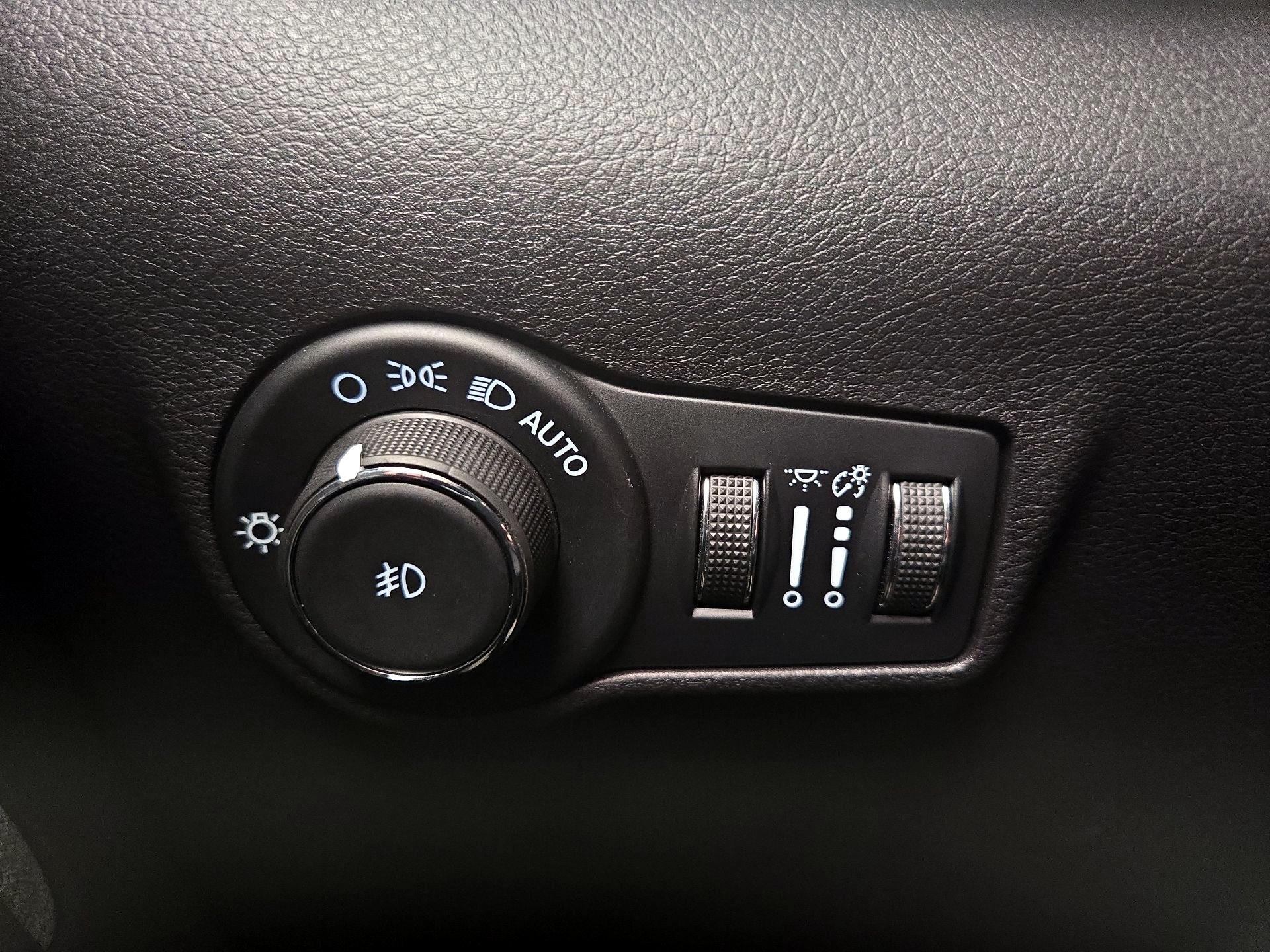Thumbnail: 2023 Jeep Compass - 13