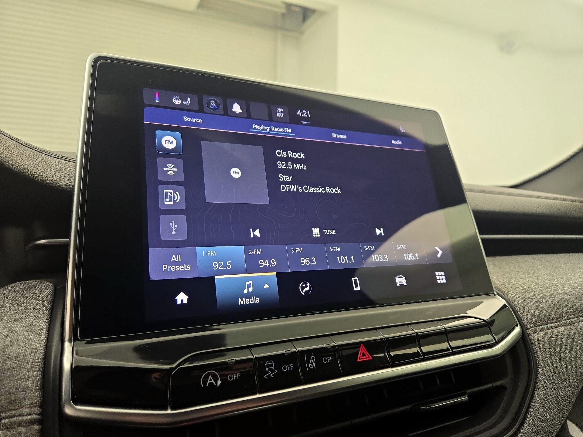 Thumbnail: 2023 Jeep Compass - 15