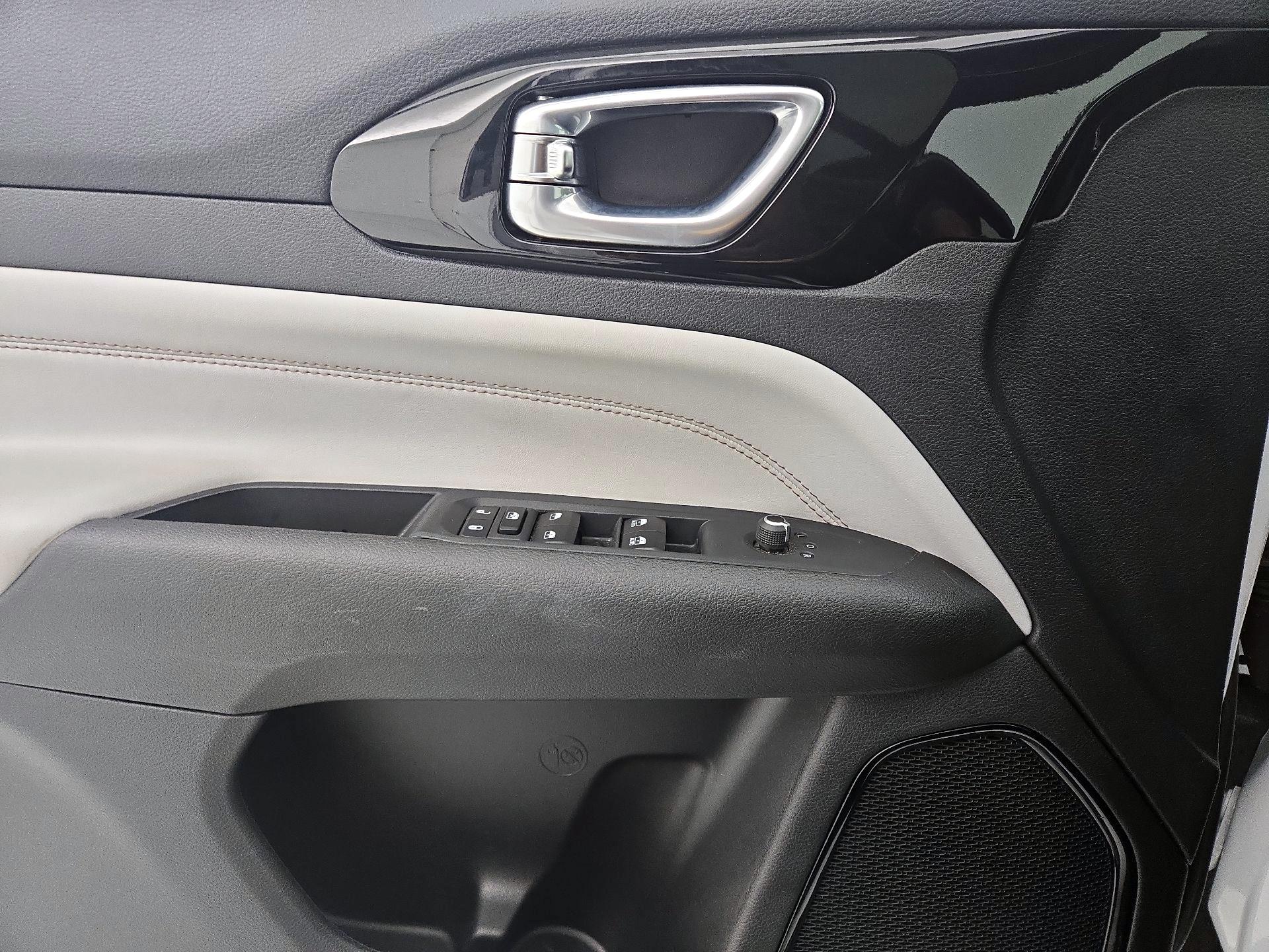 Thumbnail: 2023 Jeep Compass - 12