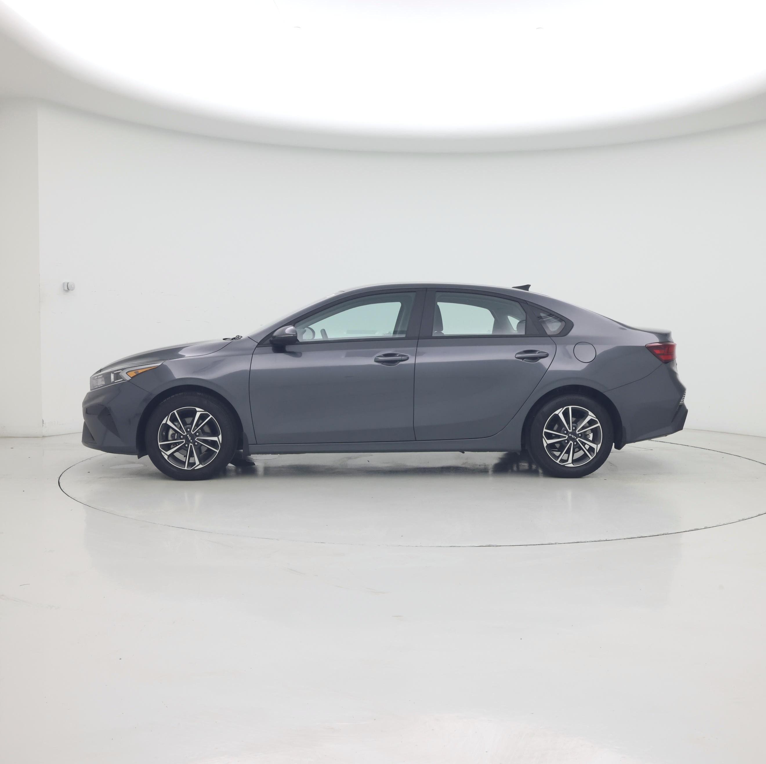 Thumbnail: 2024 Kia Forte - 3