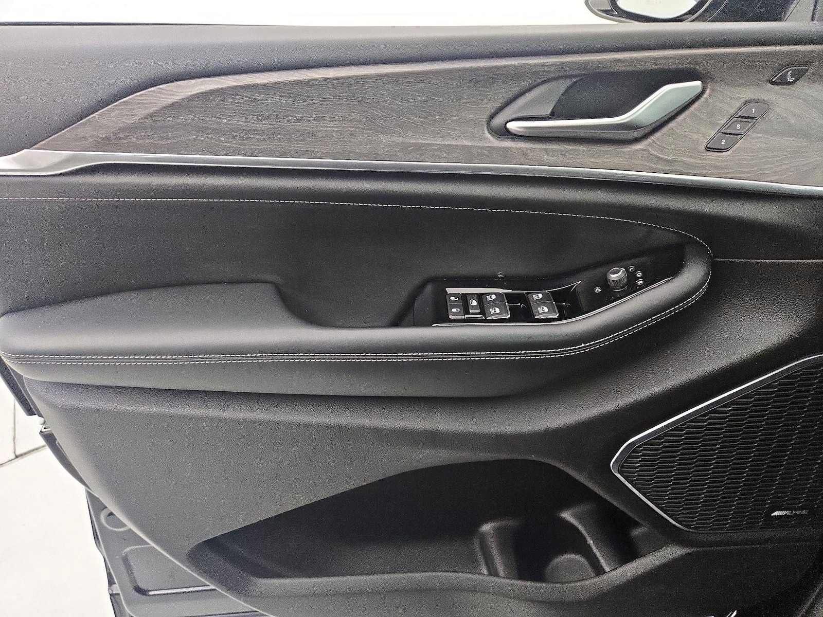 2023 Jeep Grand Cherokee Overland - Photo 13