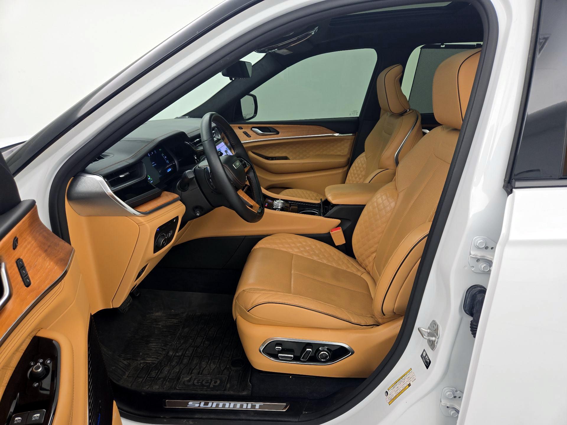 Thumbnail: 2022 Jeep Grand Cherokee - 11