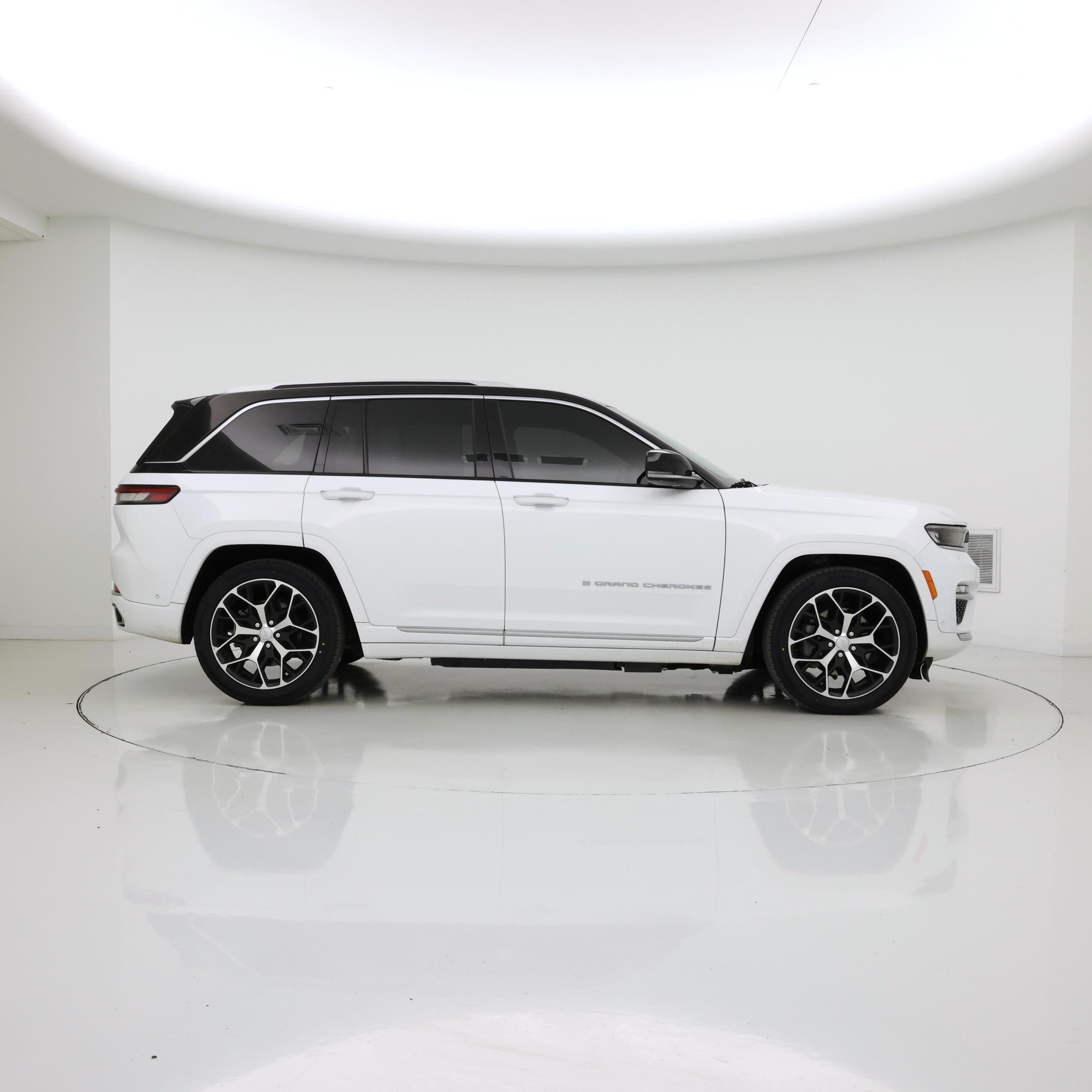 Thumbnail: 2022 Jeep Grand Cherokee - 7