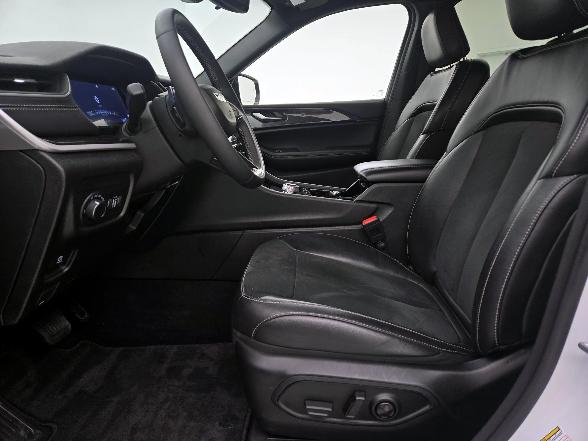 Thumbnail: 2023 Jeep Grand Cherokee - 11