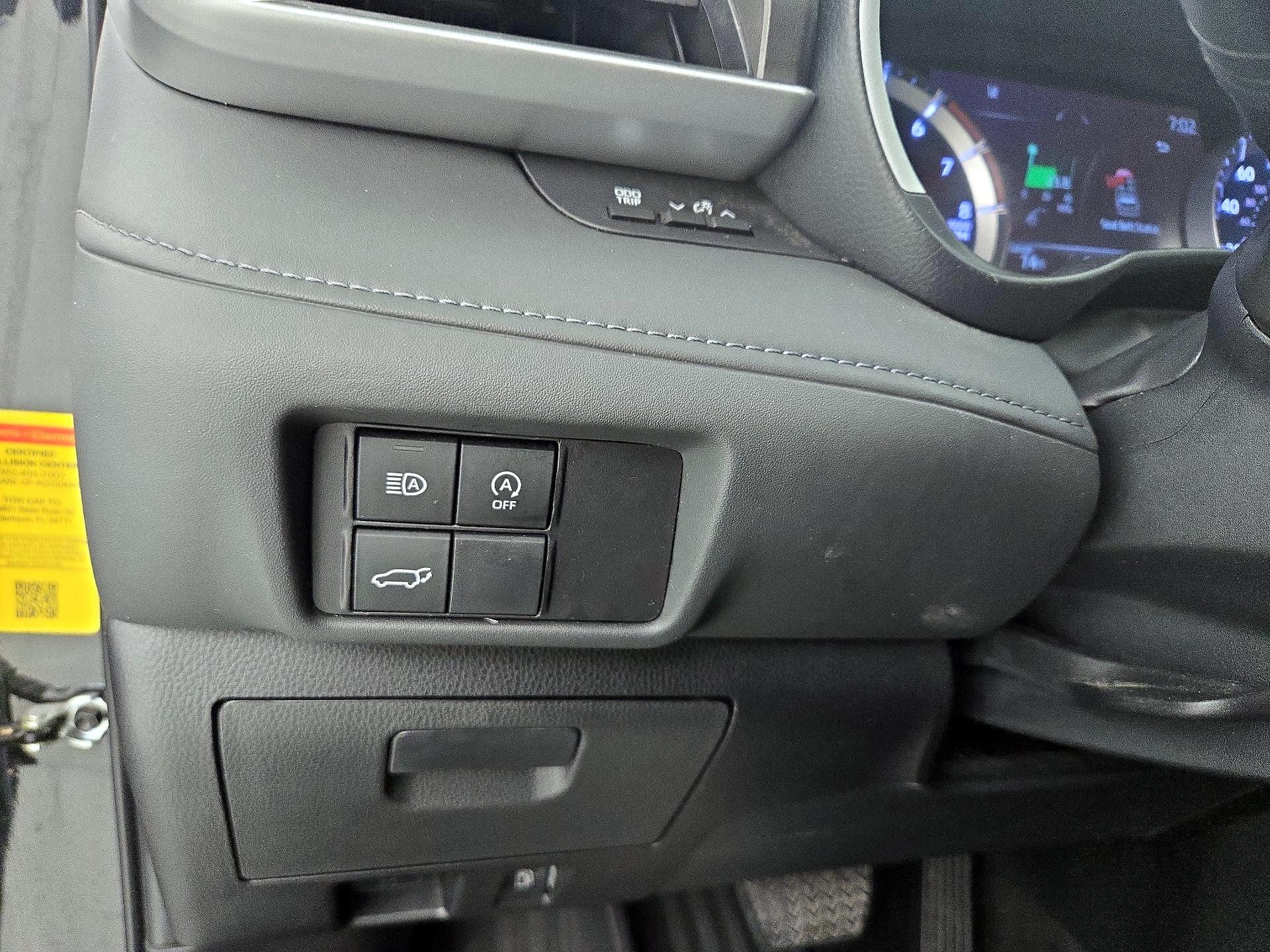 Thumbnail: 2023 Toyota Highlander - 13
