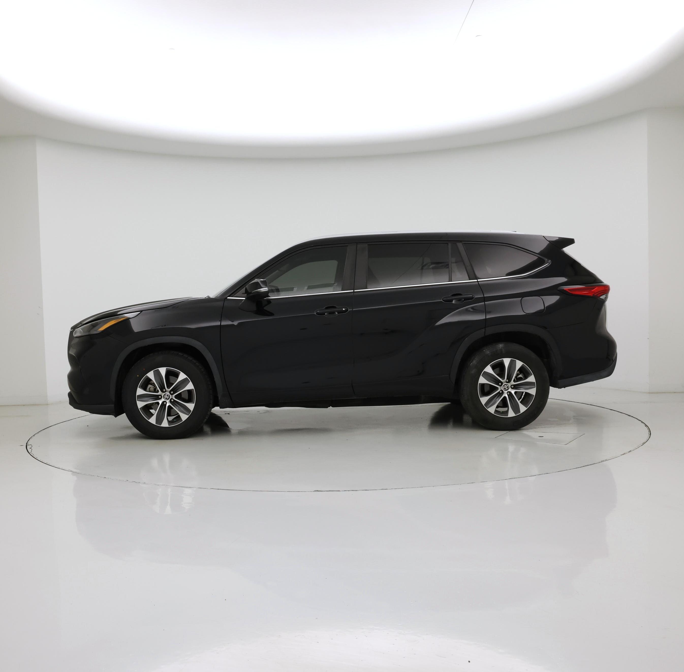 Thumbnail: 2023 Toyota Highlander - 3