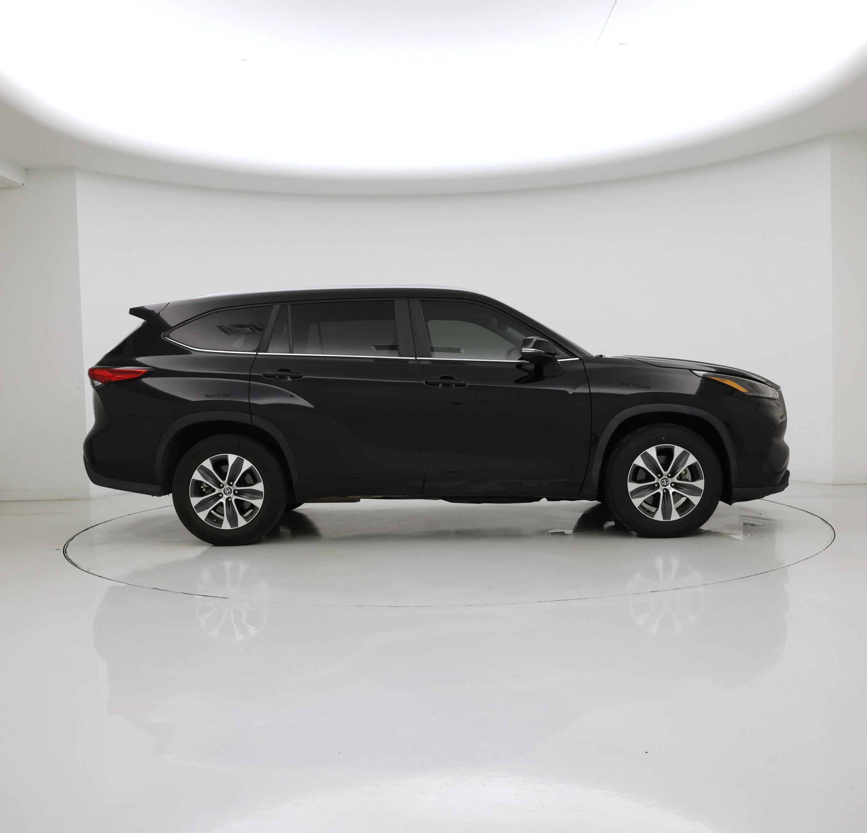 Thumbnail: 2023 Toyota Highlander - 7