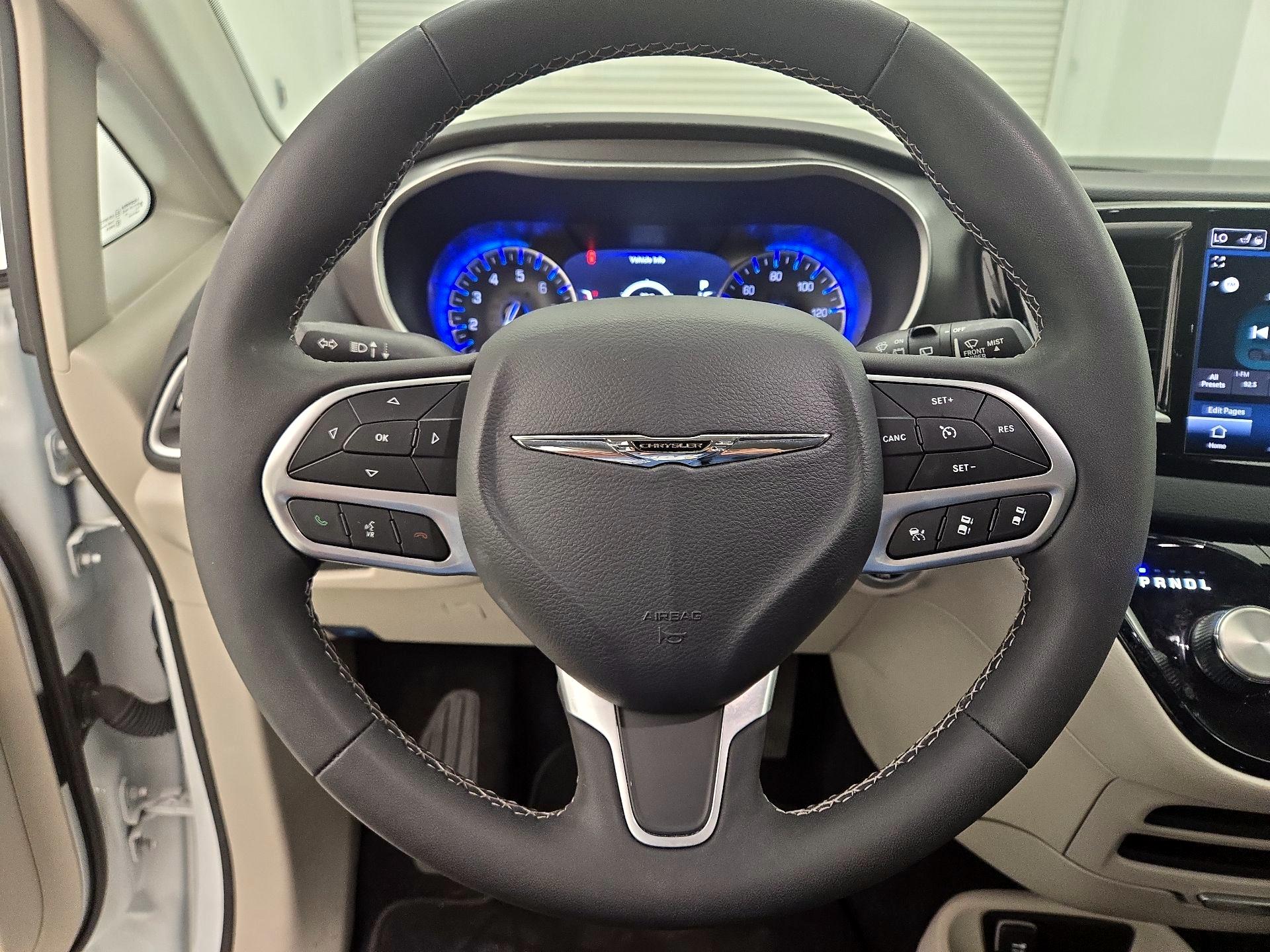 Thumbnail: 2024 Chrysler Pacifica - 10