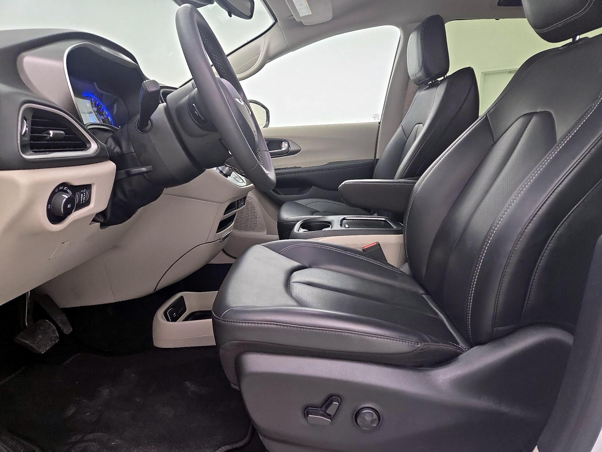Thumbnail: 2024 Chrysler Pacifica - 11