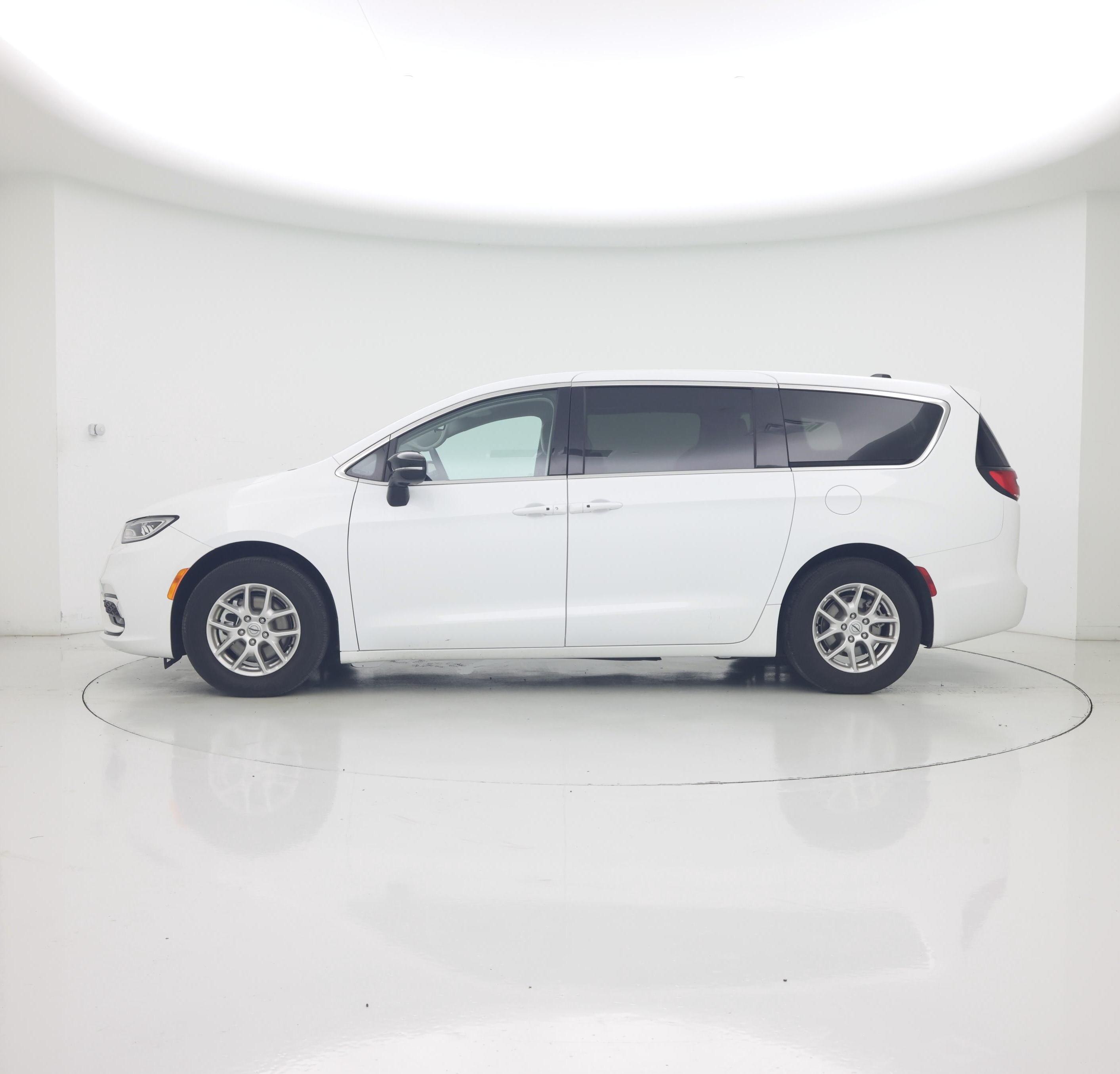 Thumbnail: 2024 Chrysler Pacifica - 3