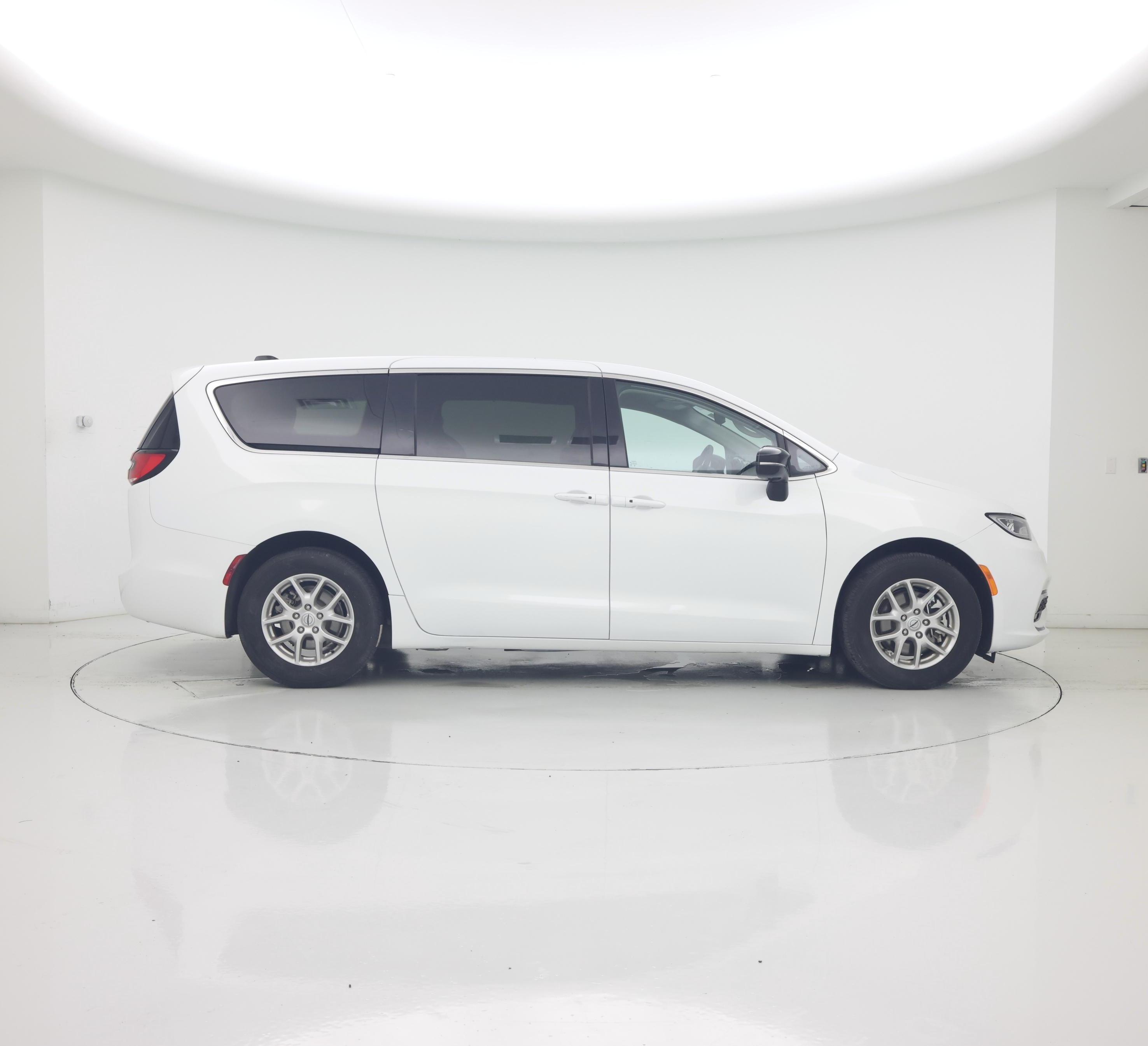 Thumbnail: 2024 Chrysler Pacifica - 7