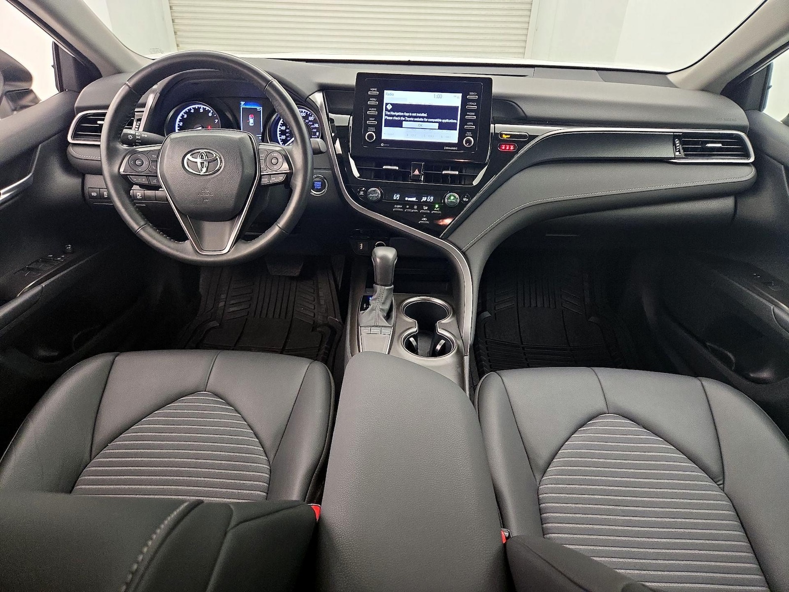 2024 Toyota Camry SE - Photo 10
