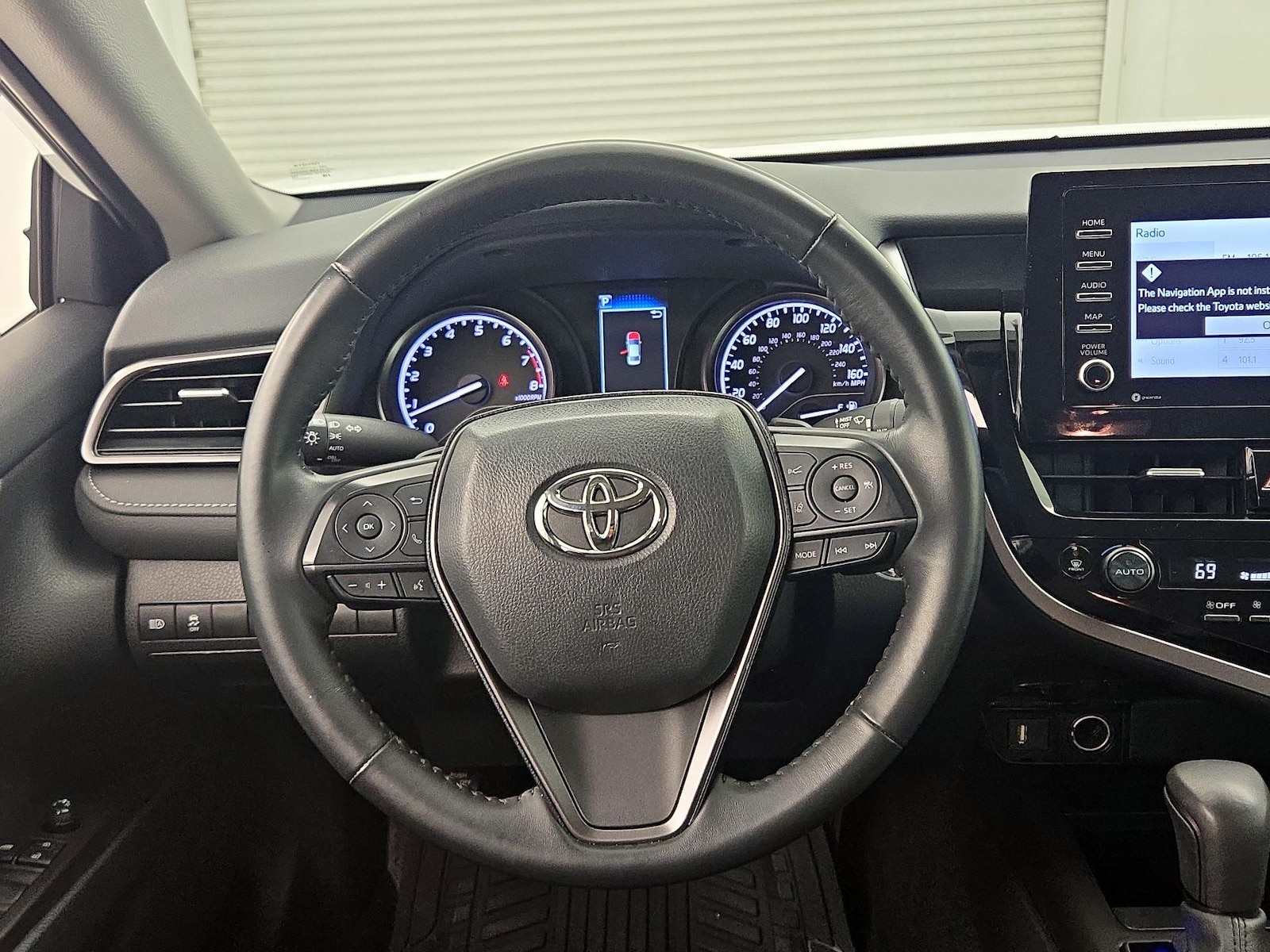 2024 Toyota Camry SE - Photo 11