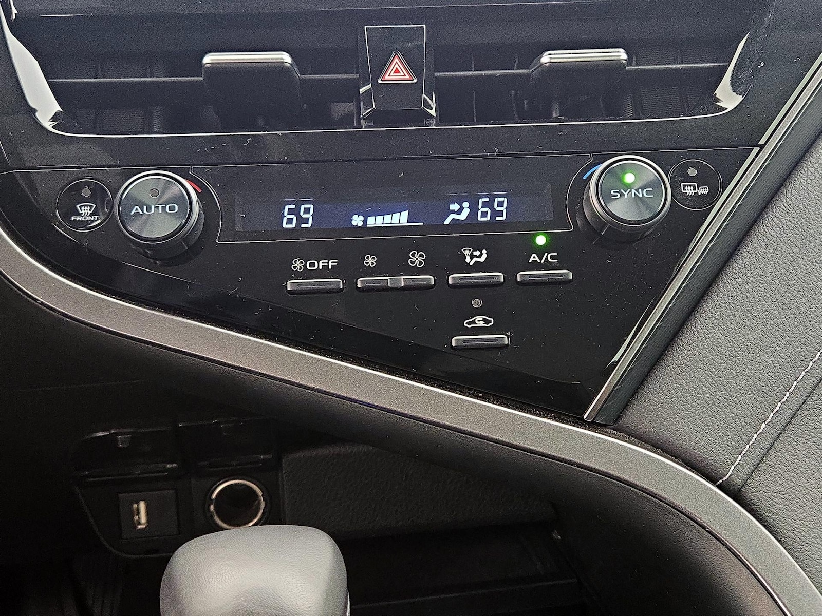 2024 Toyota Camry SE - Photo 17