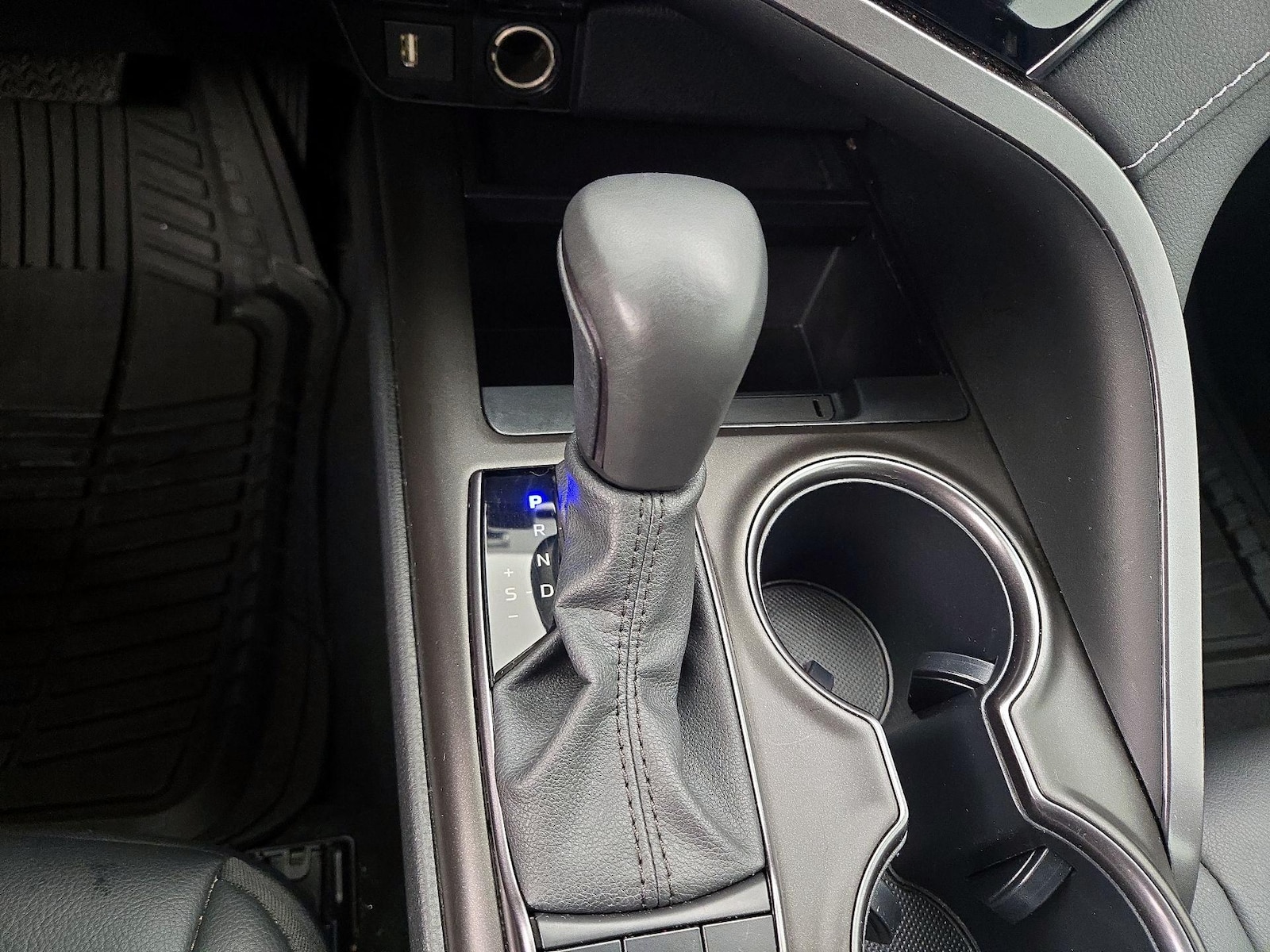 2024 Toyota Camry SE - Photo 18