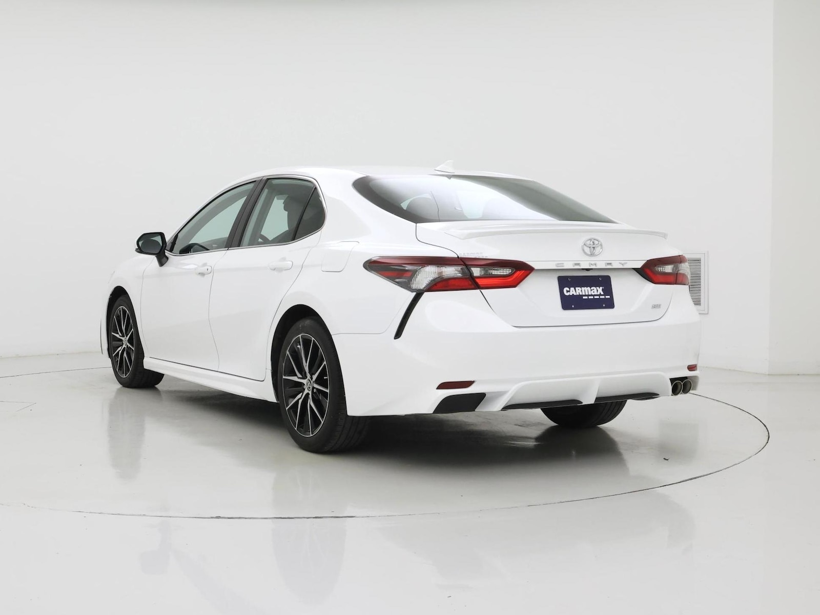 2024 Toyota Camry SE - Photo 3