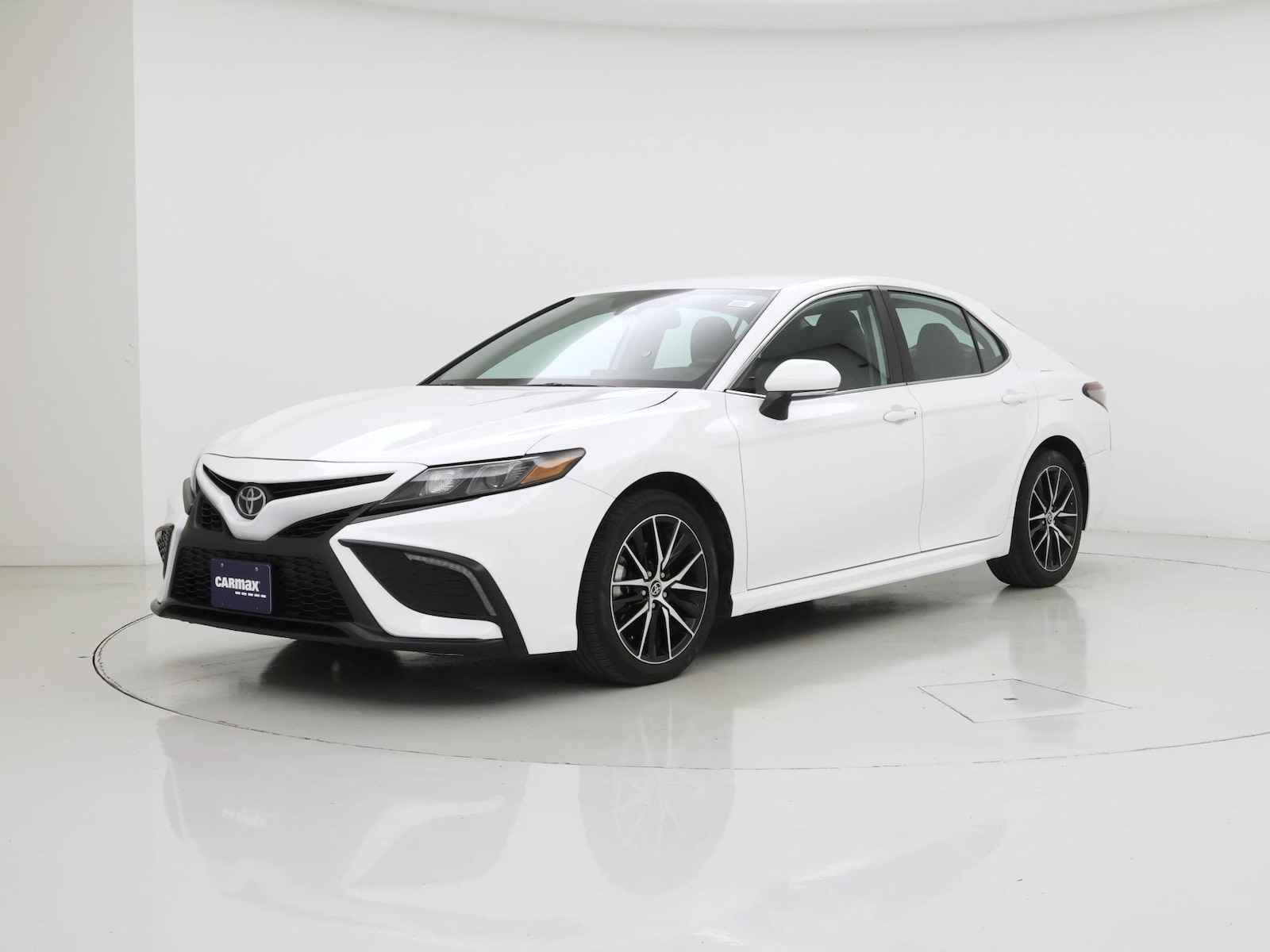 2024 Toyota Camry SE - Photo 5