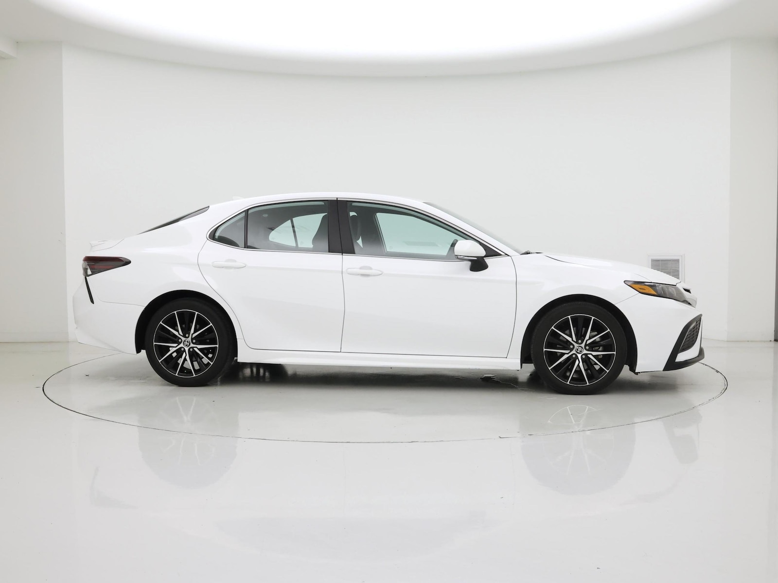 2024 Toyota Camry SE - Photo 8