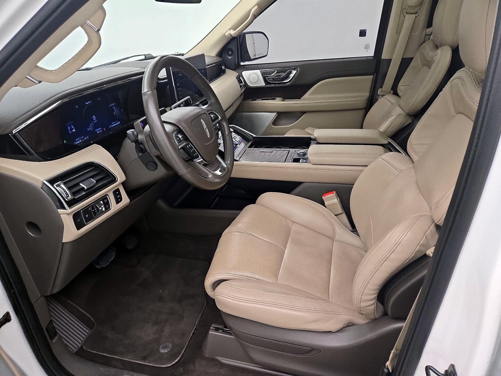 Thumbnail: 2022 Lincoln Navigator L - 11