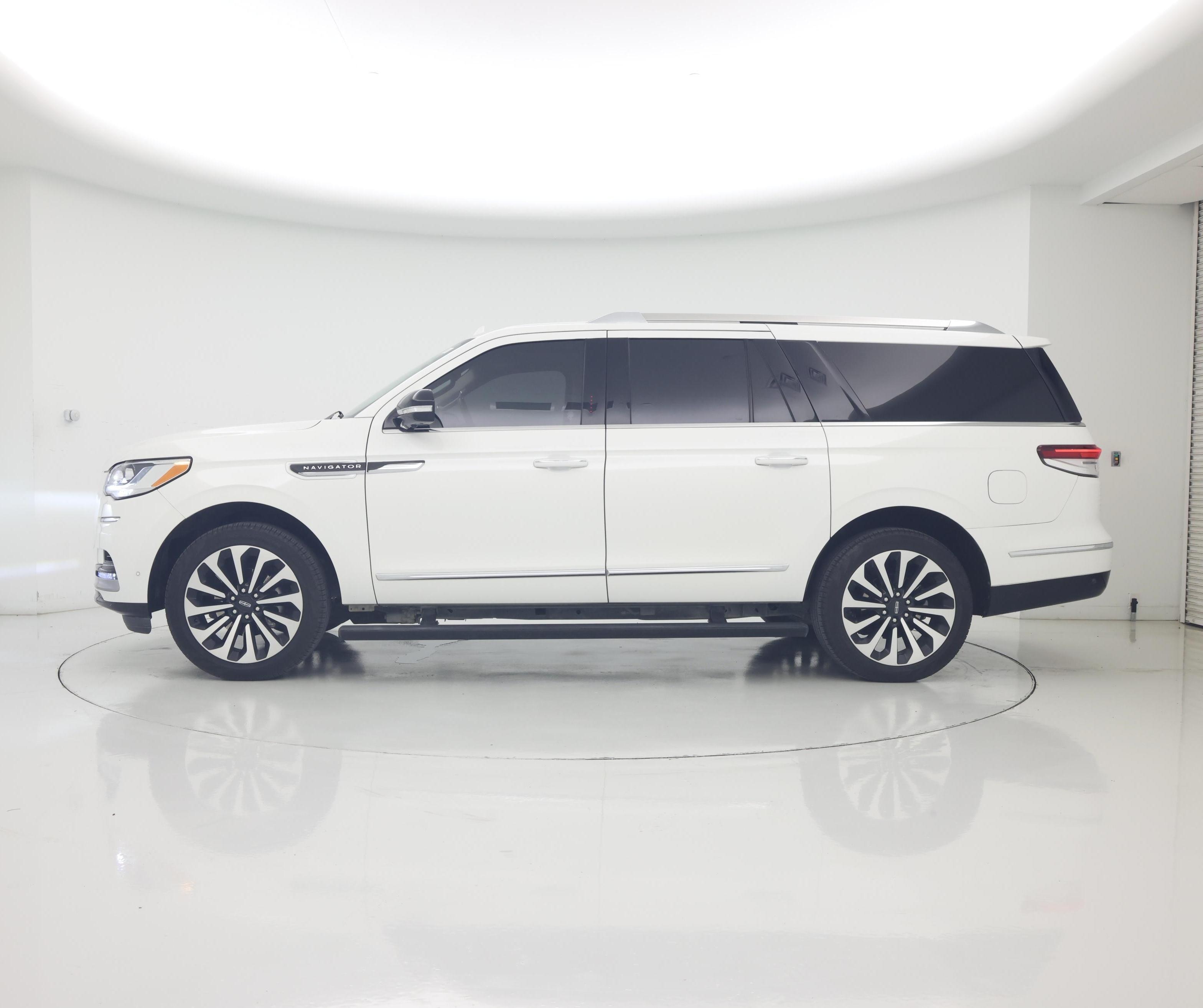 Thumbnail: 2022 Lincoln Navigator L - 3