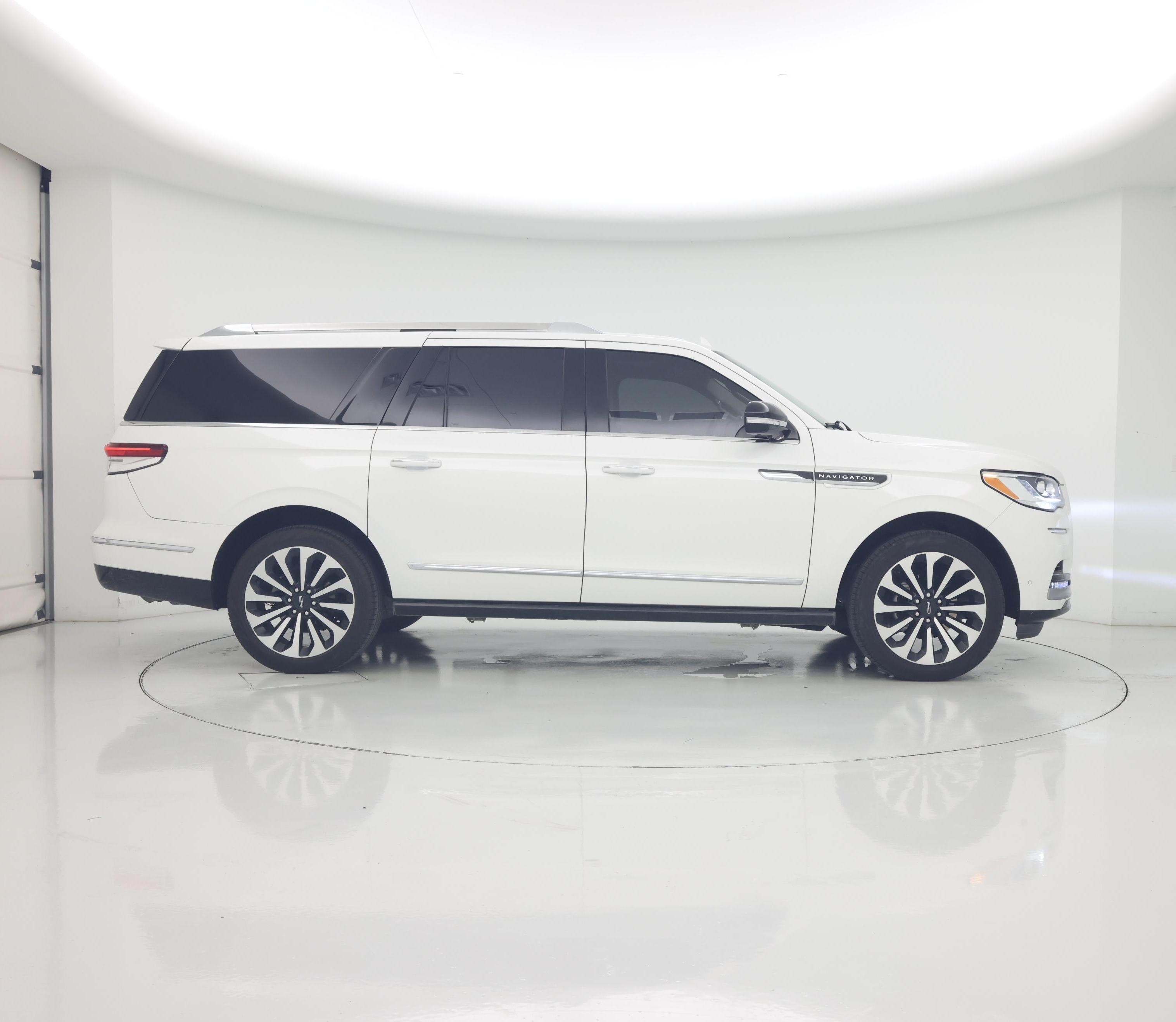 Thumbnail: 2022 Lincoln Navigator L - 7