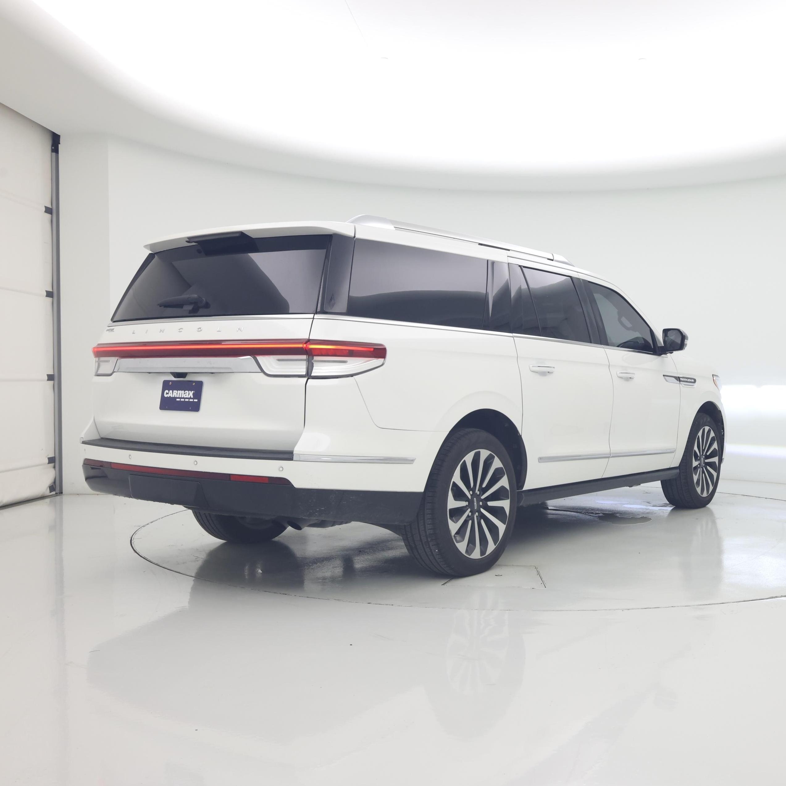 Thumbnail: 2022 Lincoln Navigator L - 8