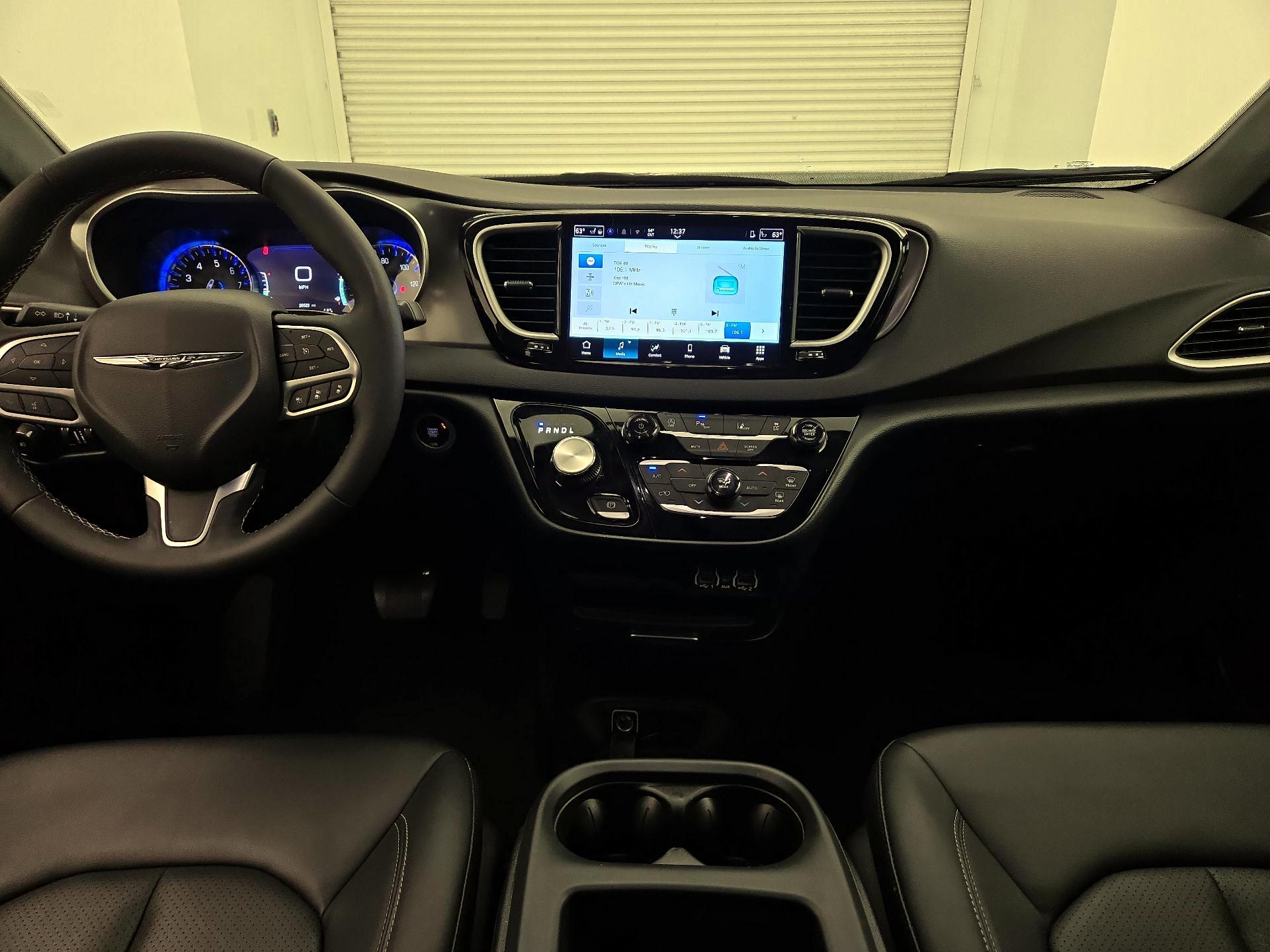 Thumbnail: 2025 Chrysler Pacifica - 9