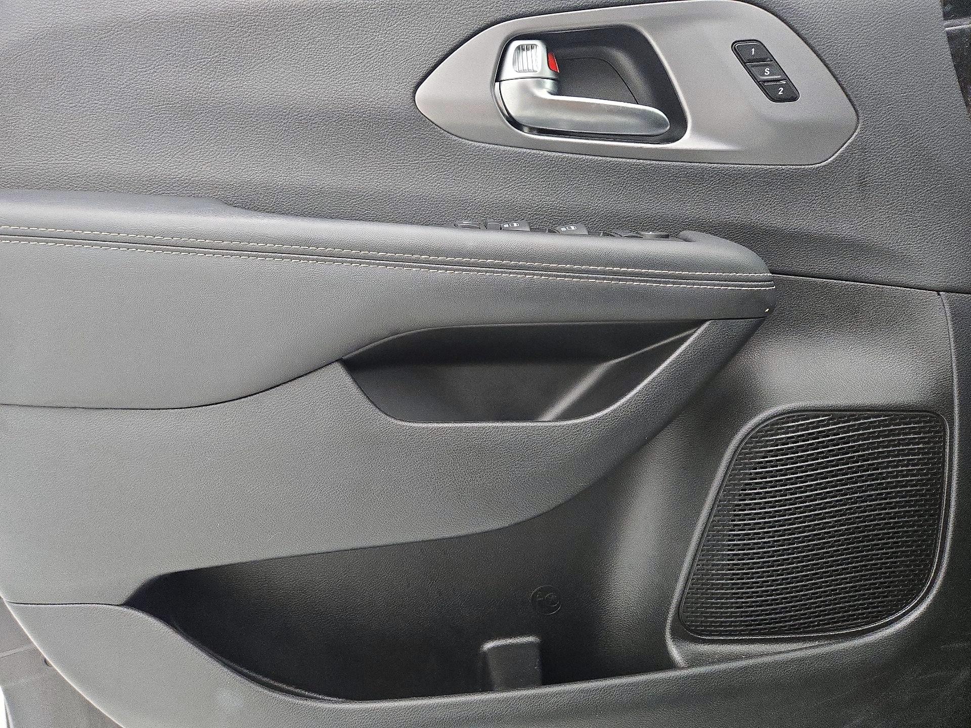Thumbnail: 2025 Chrysler Pacifica - 12