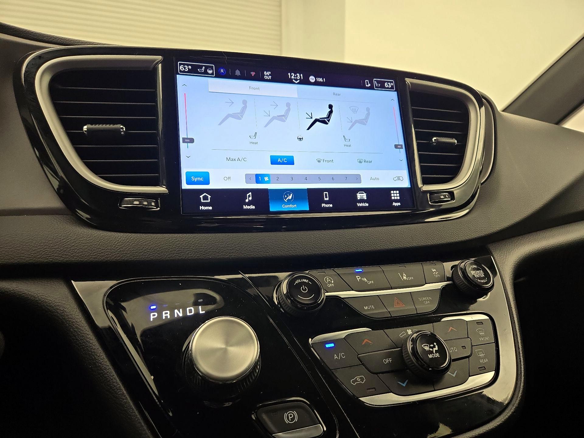 Thumbnail: 2025 Chrysler Pacifica - 16