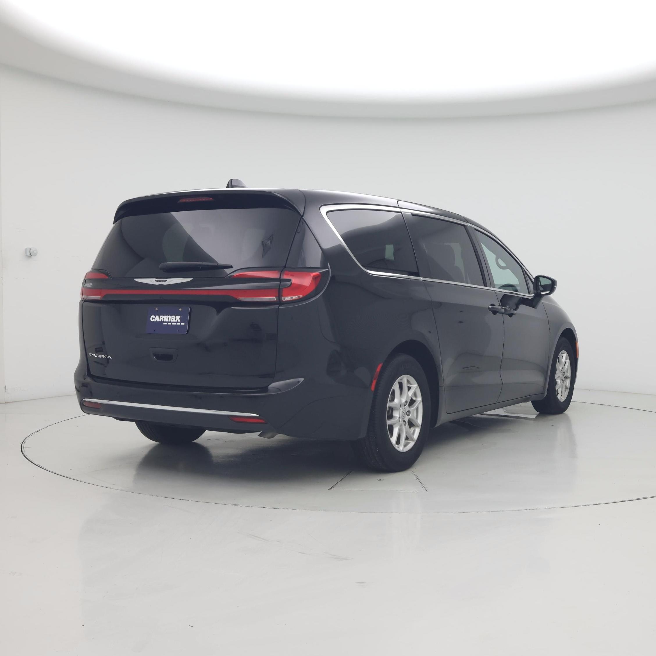 Thumbnail: 2025 Chrysler Pacifica - 8