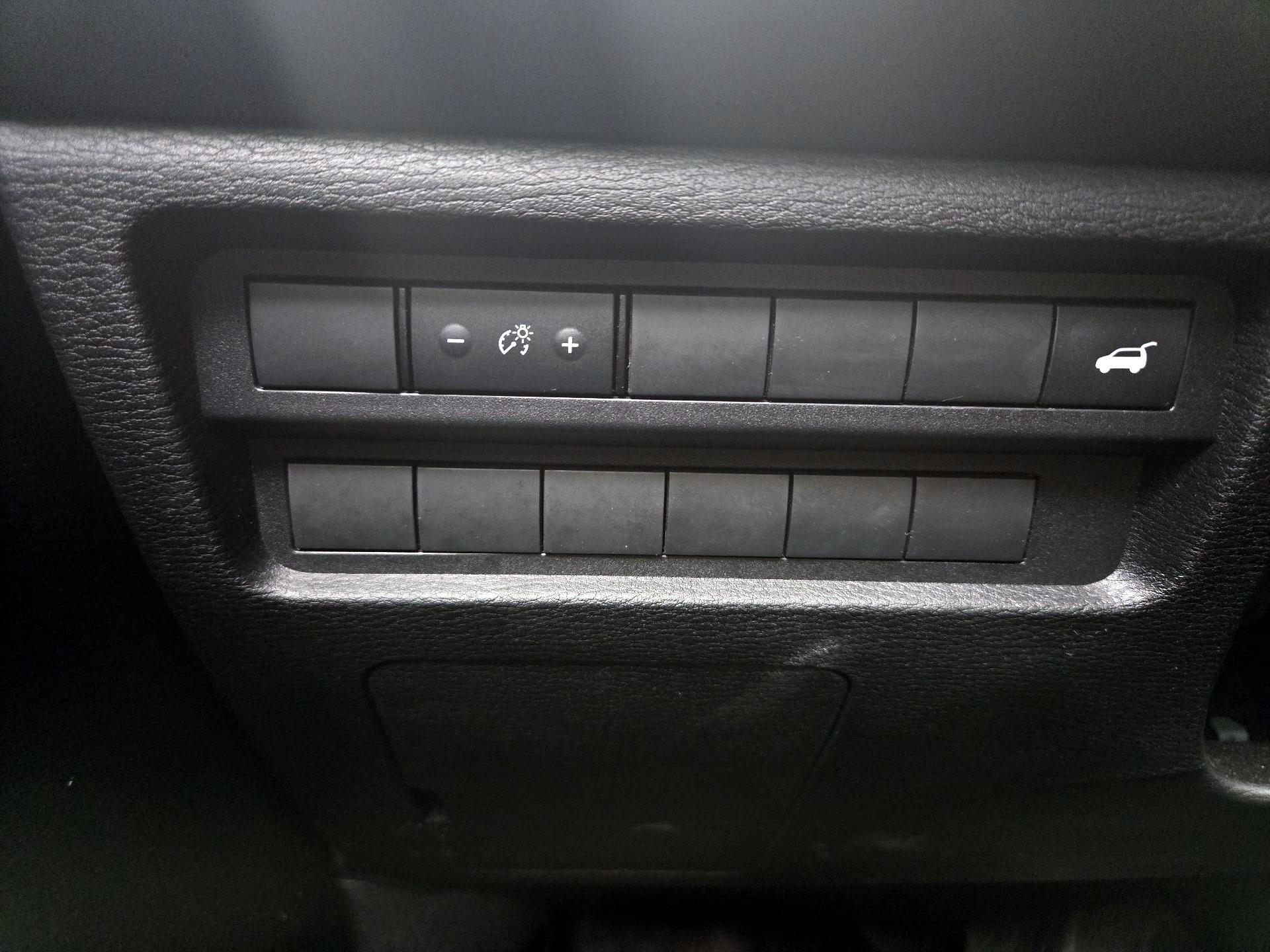 Thumbnail: 2025 Mitsubishi Outlander - 13