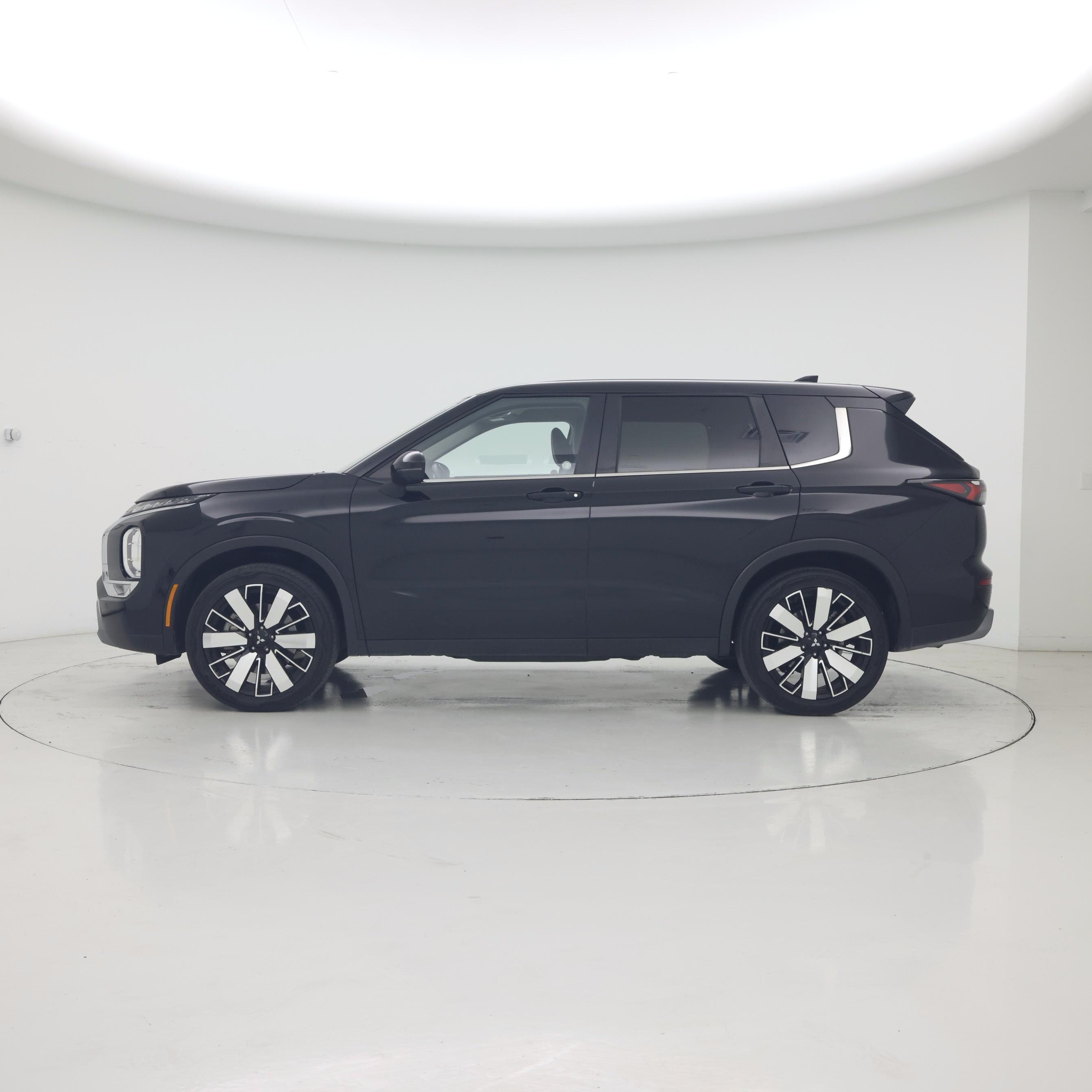 Thumbnail: 2025 Mitsubishi Outlander - 3