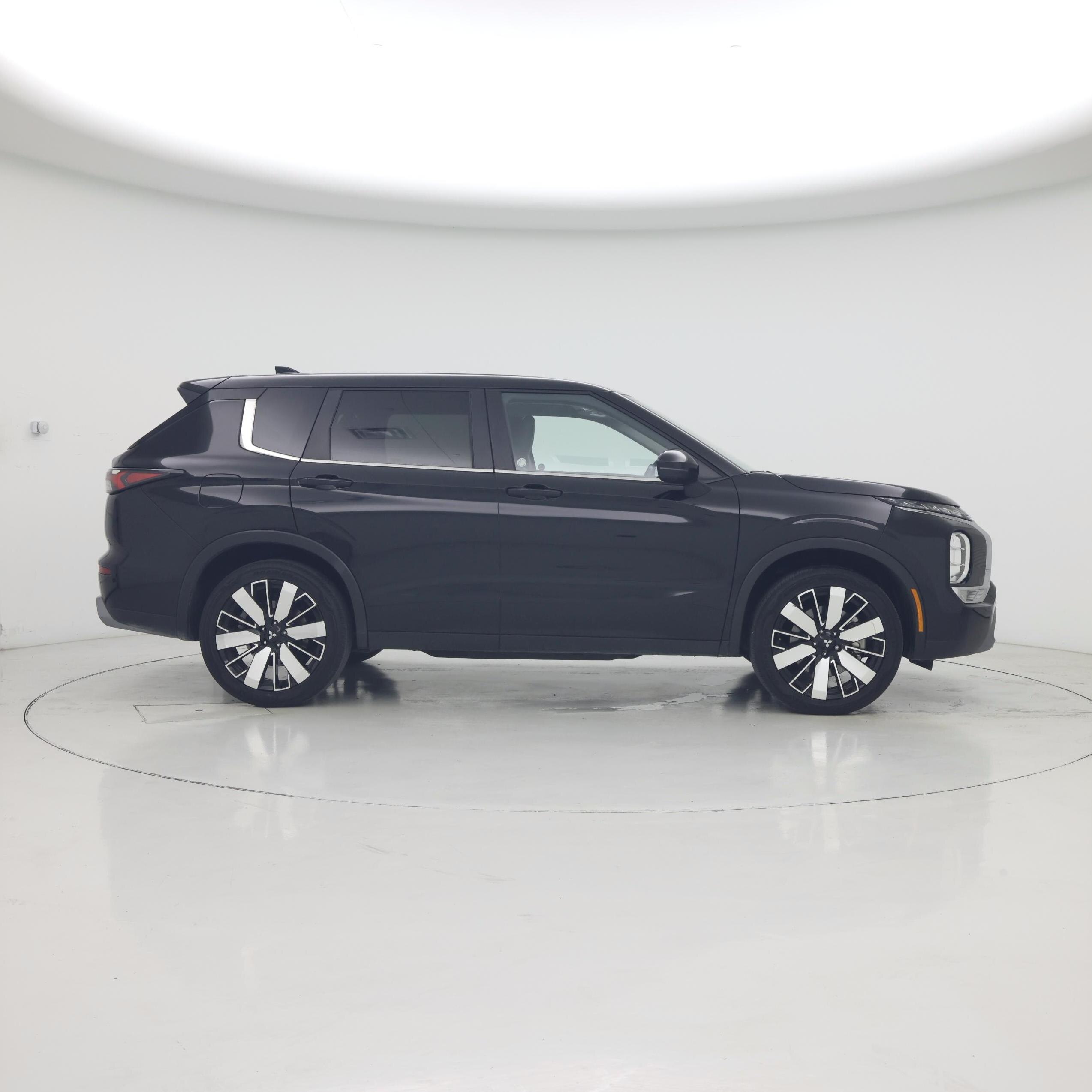 Thumbnail: 2025 Mitsubishi Outlander - 7