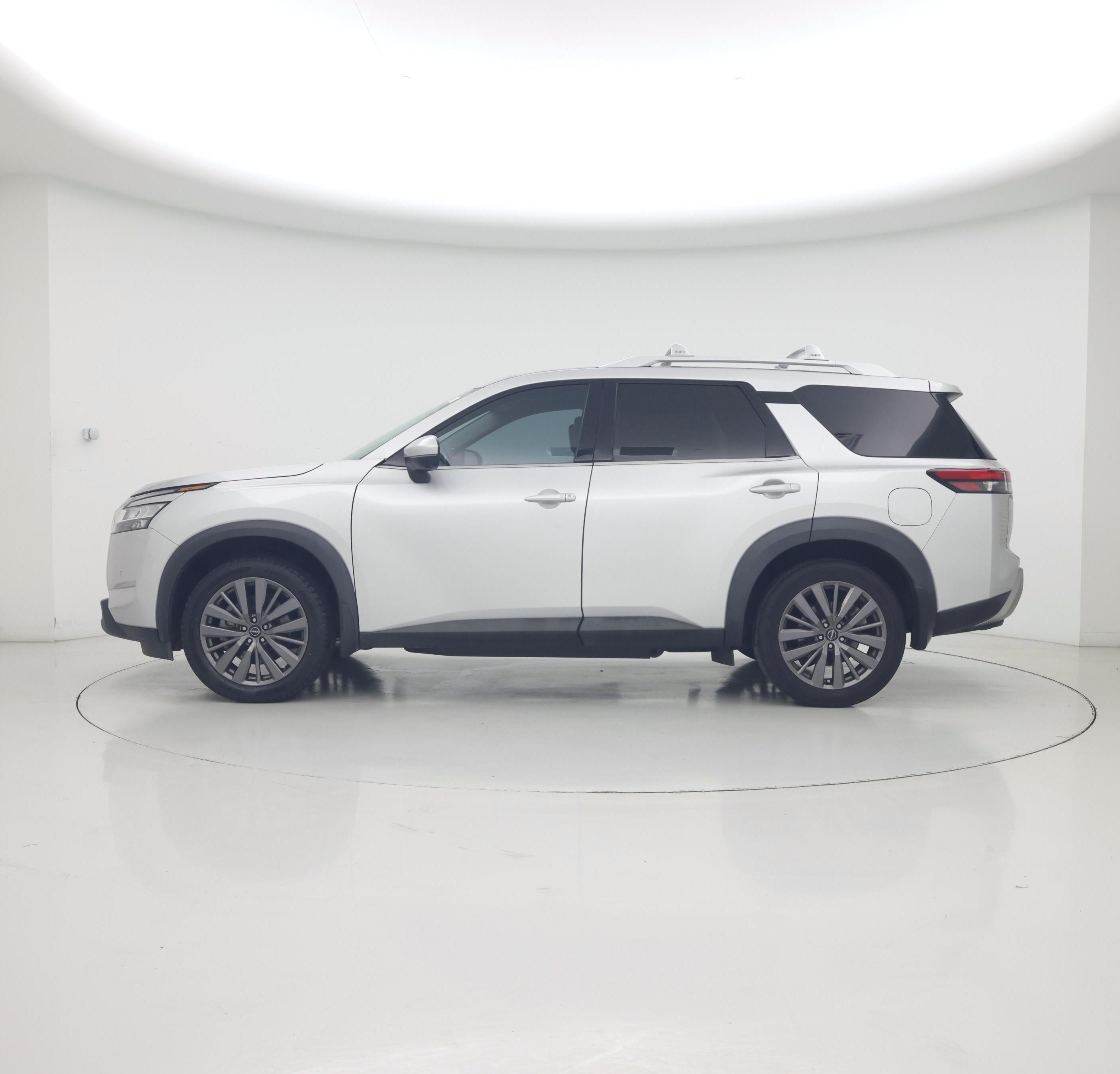 Thumbnail: 2023 Nissan Pathfinder - 3