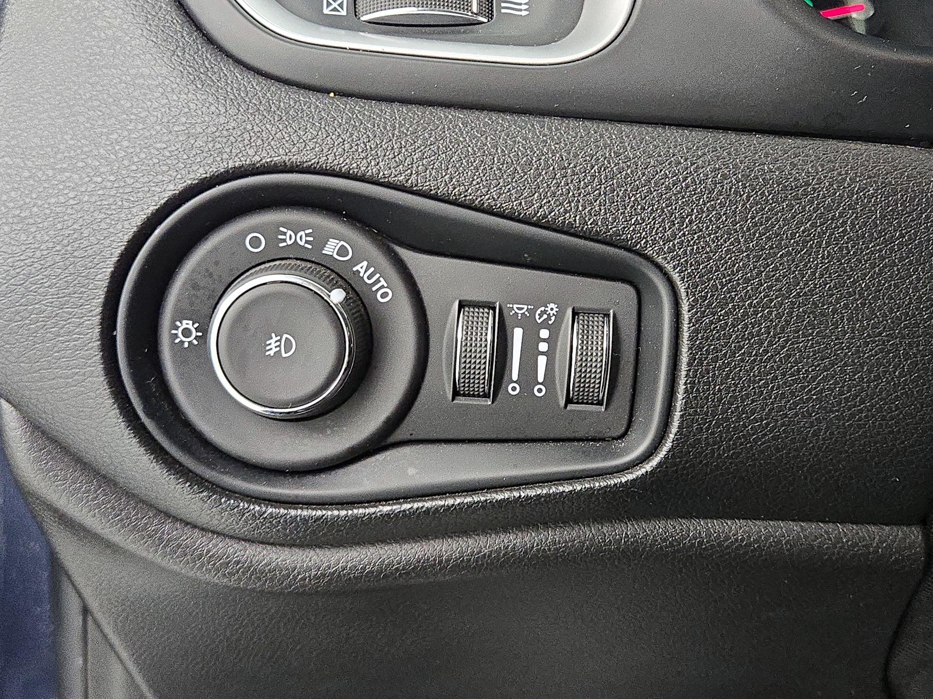 Thumbnail: 2021 Jeep Renegade - 13
