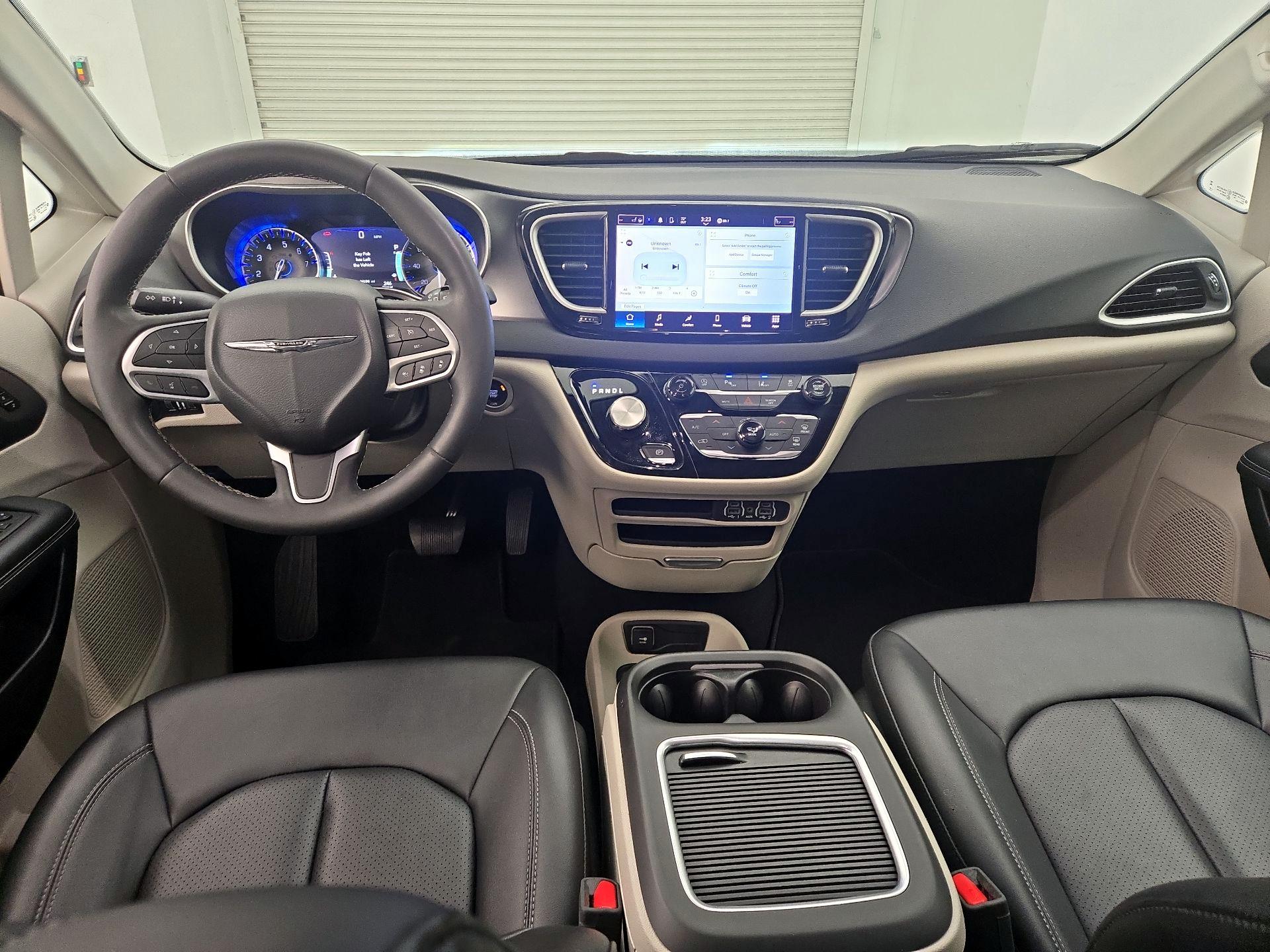 Thumbnail: 2024 Chrysler Pacifica - 9