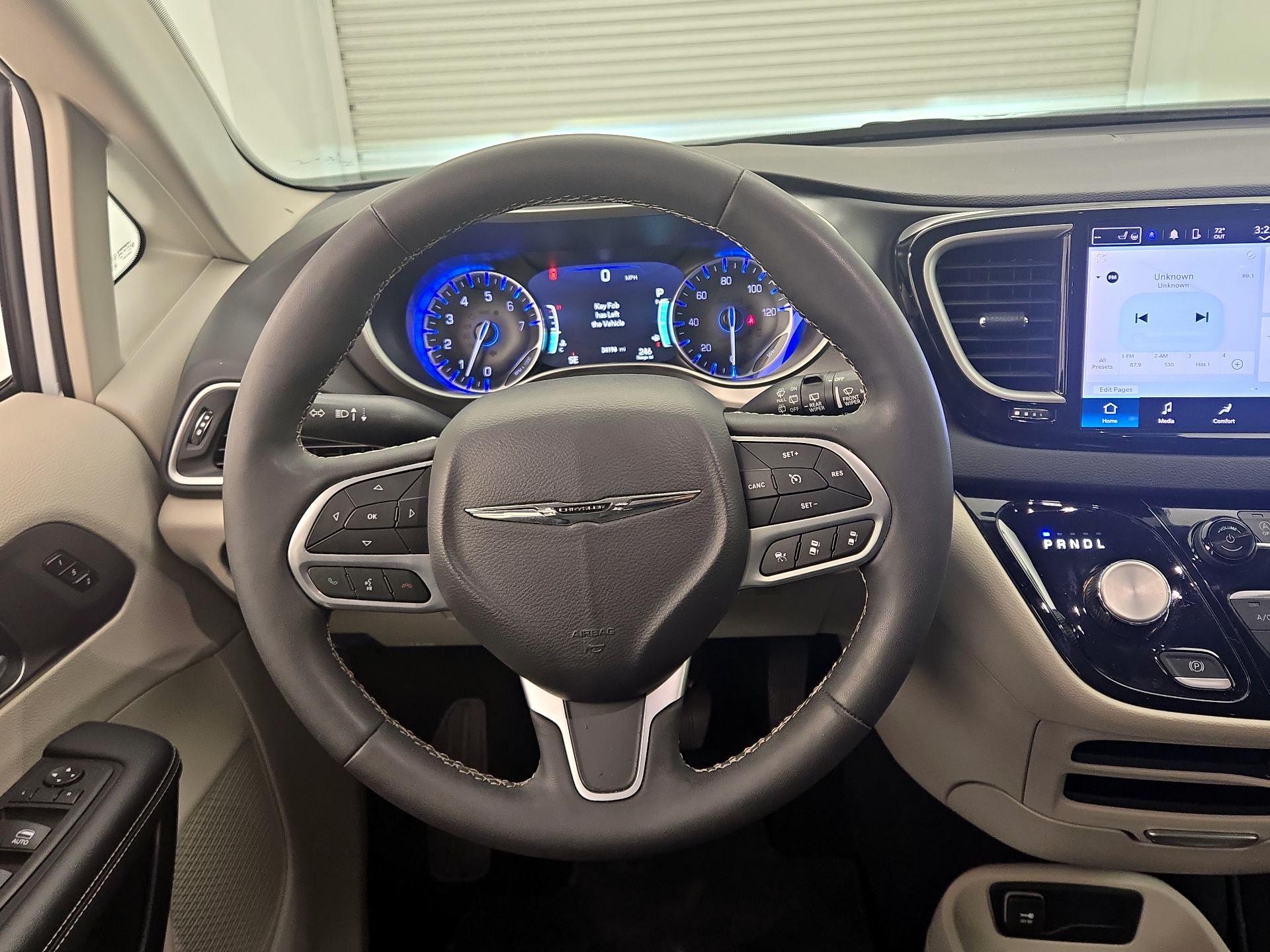 Thumbnail: 2024 Chrysler Pacifica - 10