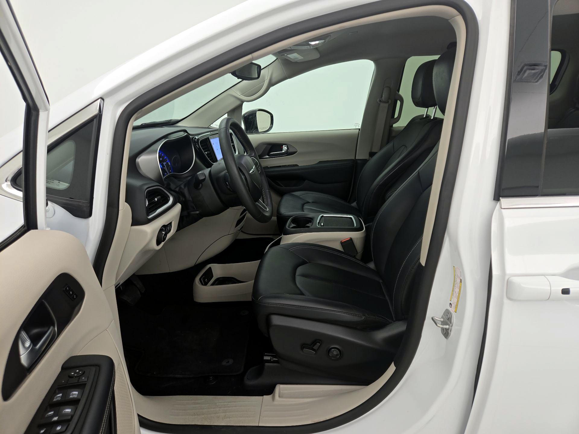 Thumbnail: 2024 Chrysler Pacifica - 11