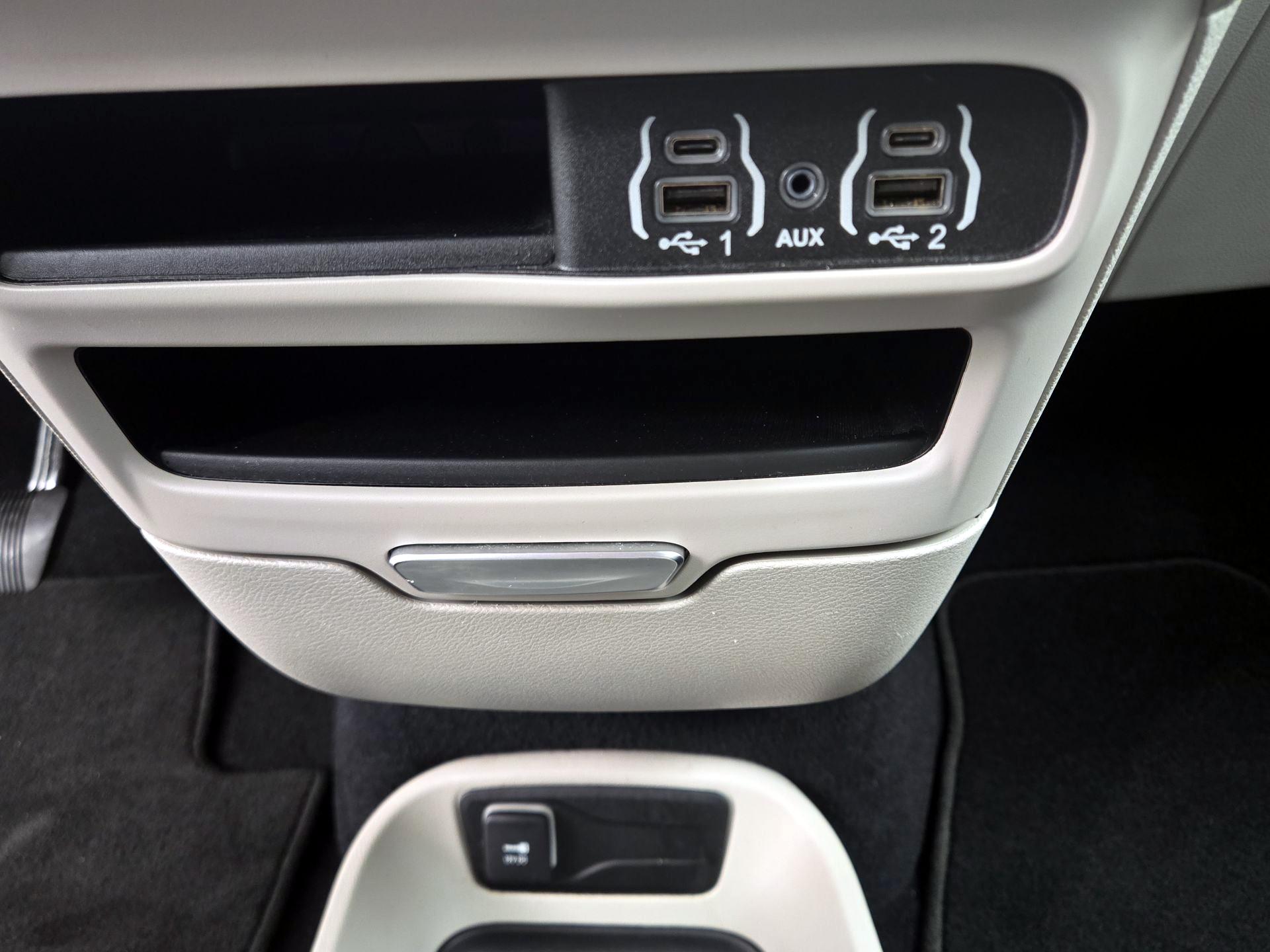 Thumbnail: 2024 Chrysler Pacifica - 18
