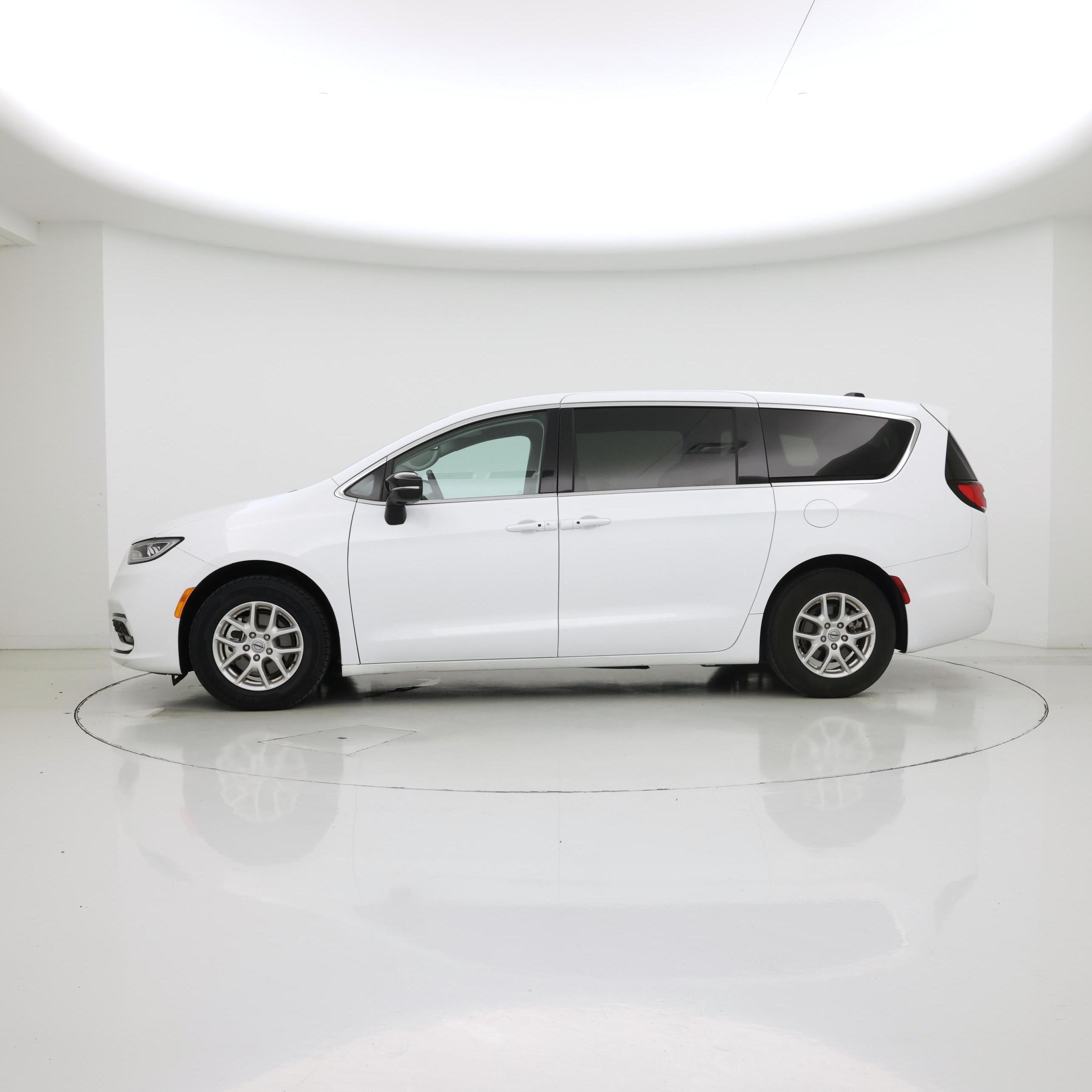Thumbnail: 2024 Chrysler Pacifica - 3