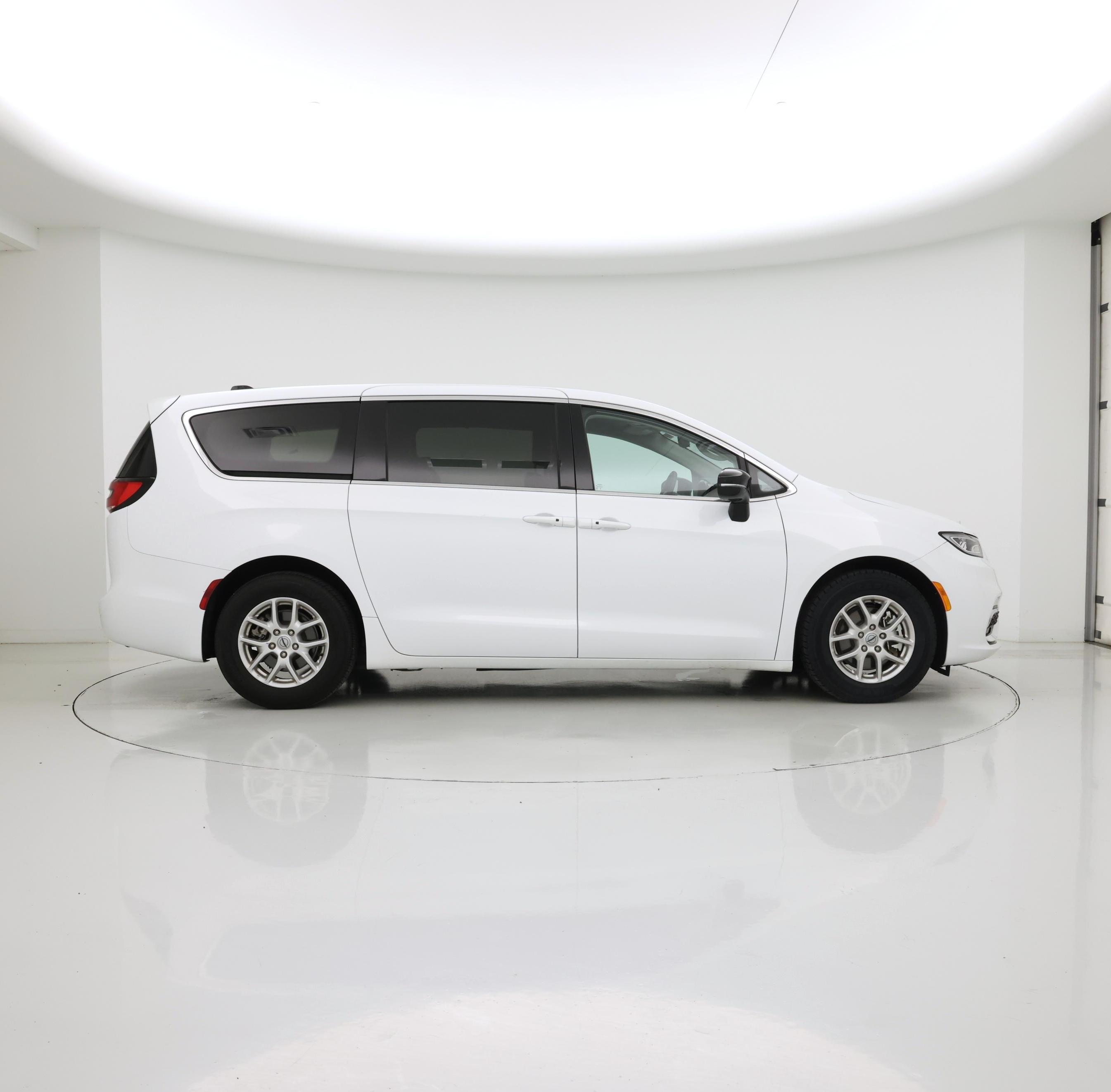 Thumbnail: 2024 Chrysler Pacifica - 7