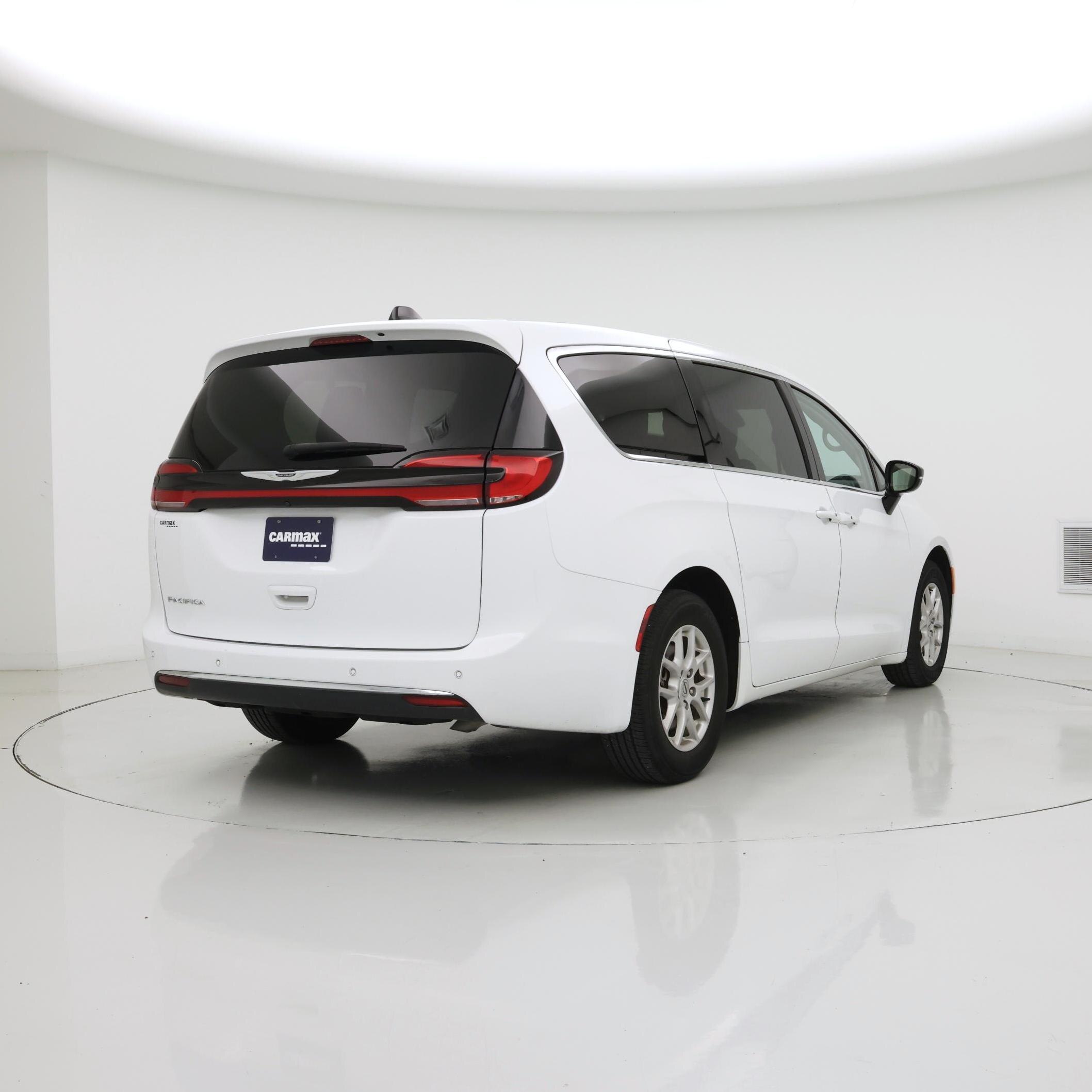 Thumbnail: 2024 Chrysler Pacifica - 8