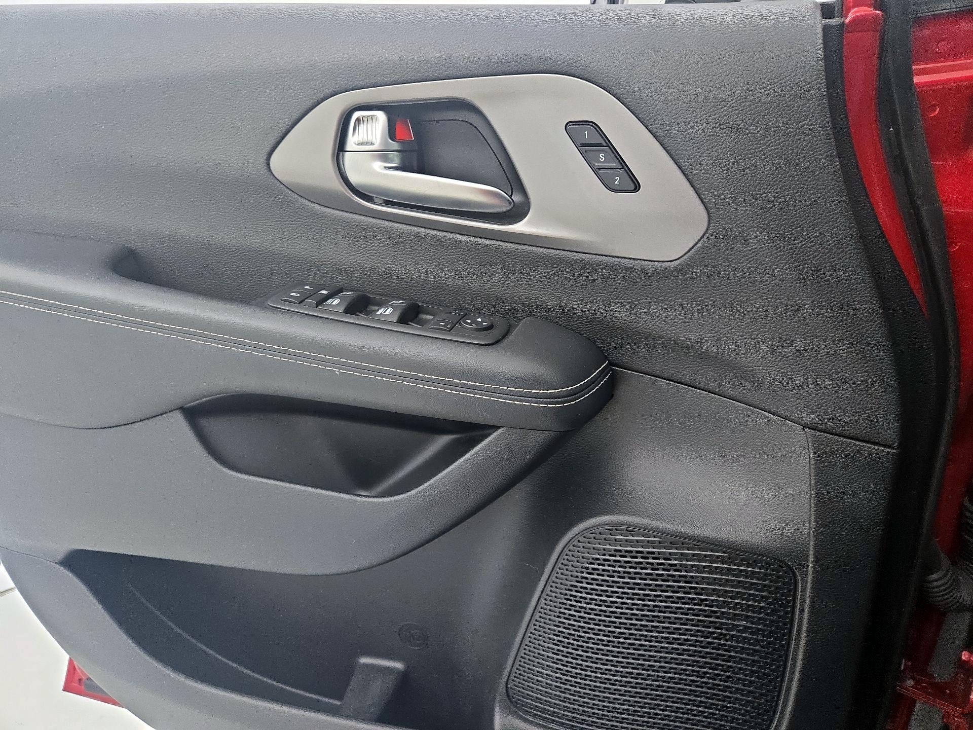 Thumbnail: 2025 Chrysler Pacifica - 12
