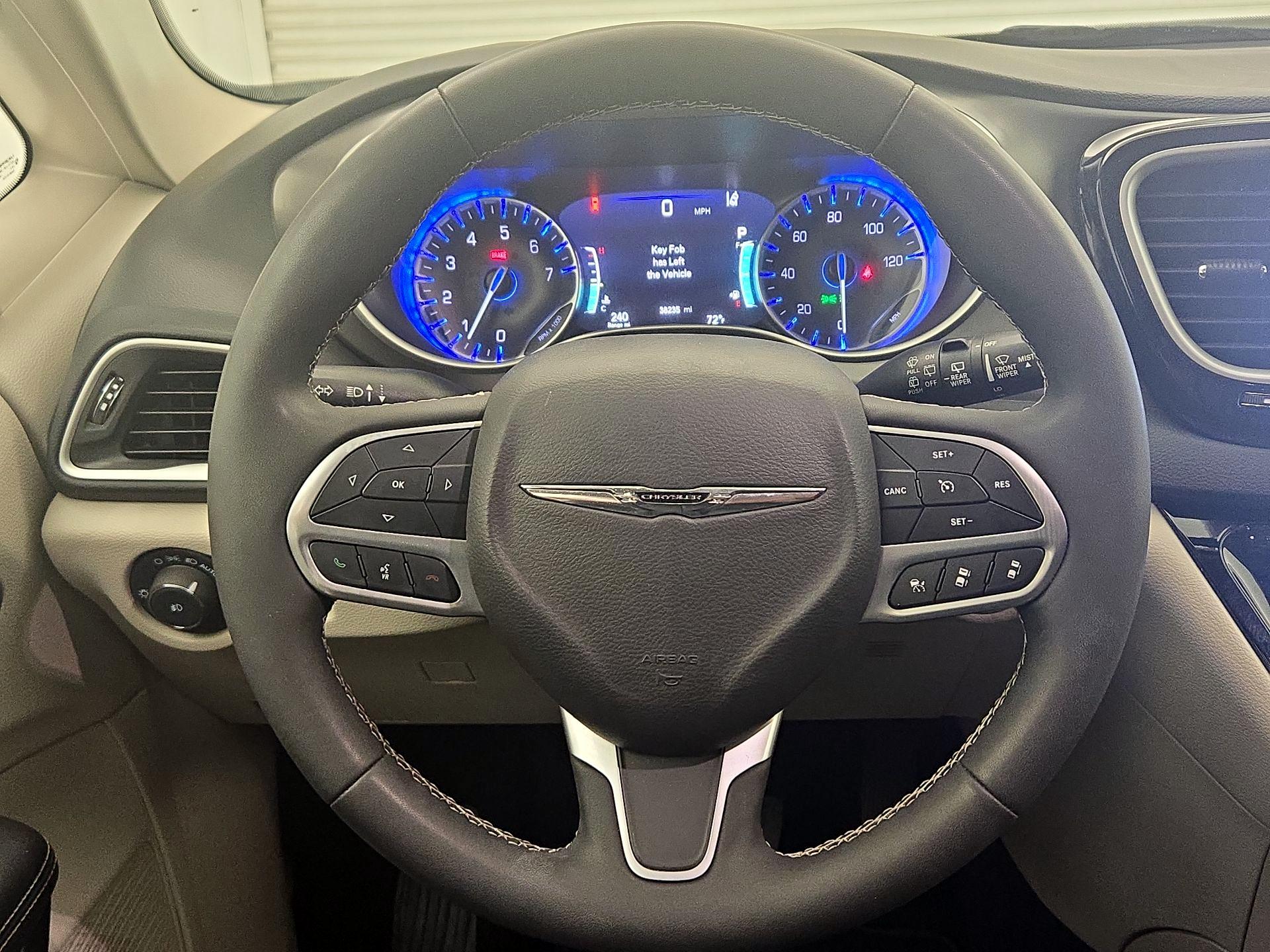 Thumbnail: 2024 Chrysler Pacifica - 10