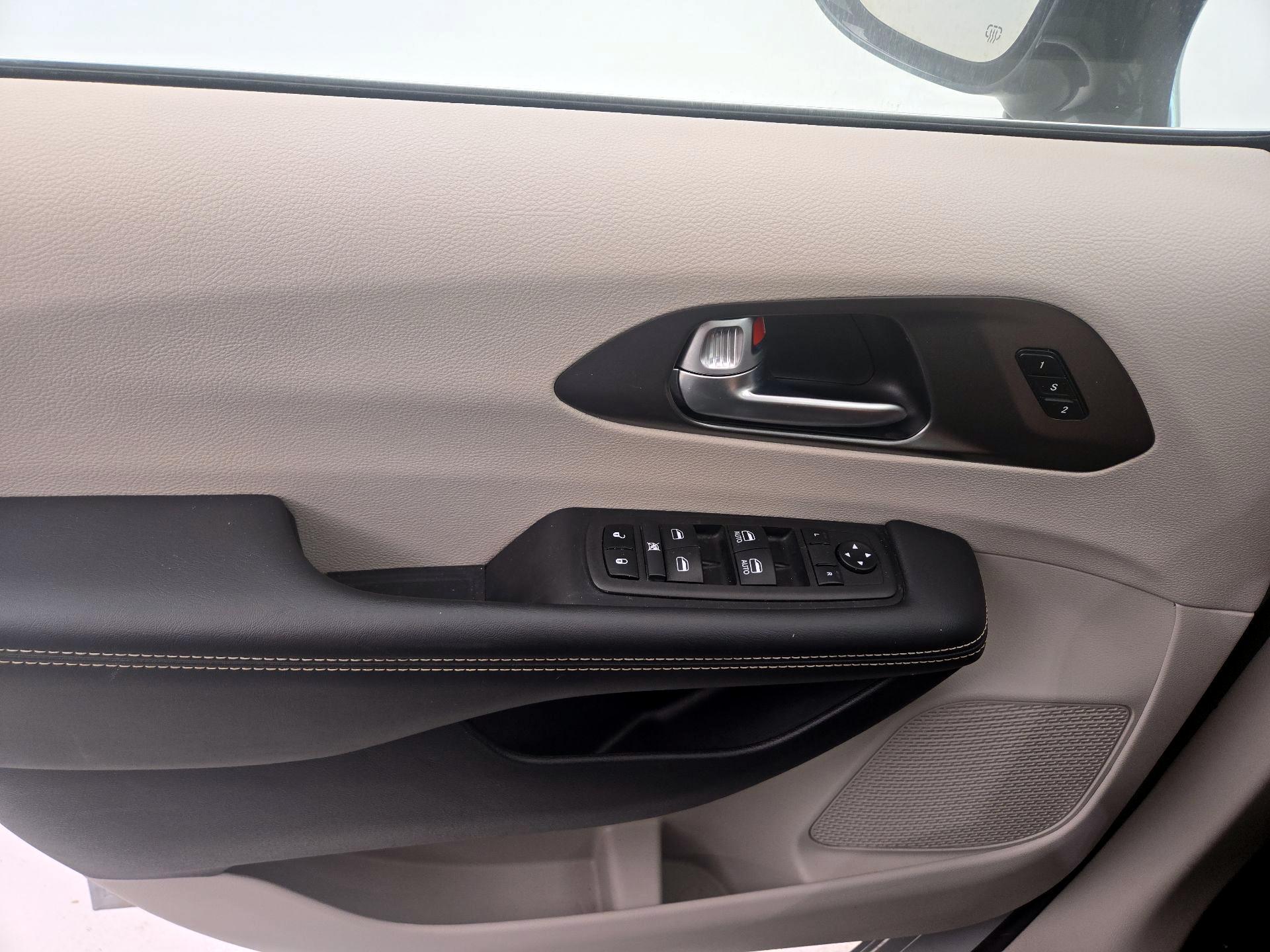 Thumbnail: 2024 Chrysler Pacifica - 12