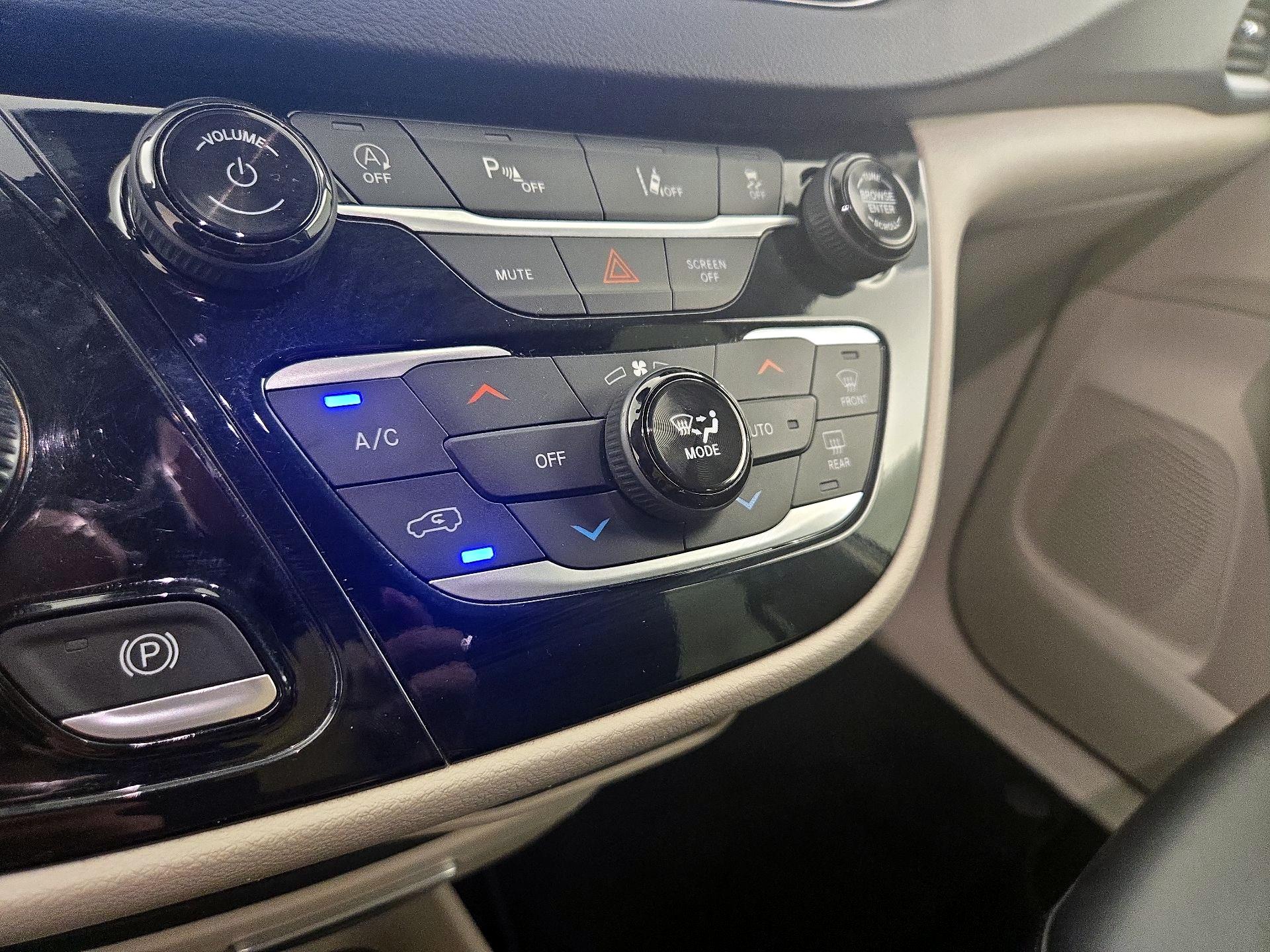 Thumbnail: 2024 Chrysler Pacifica - 16